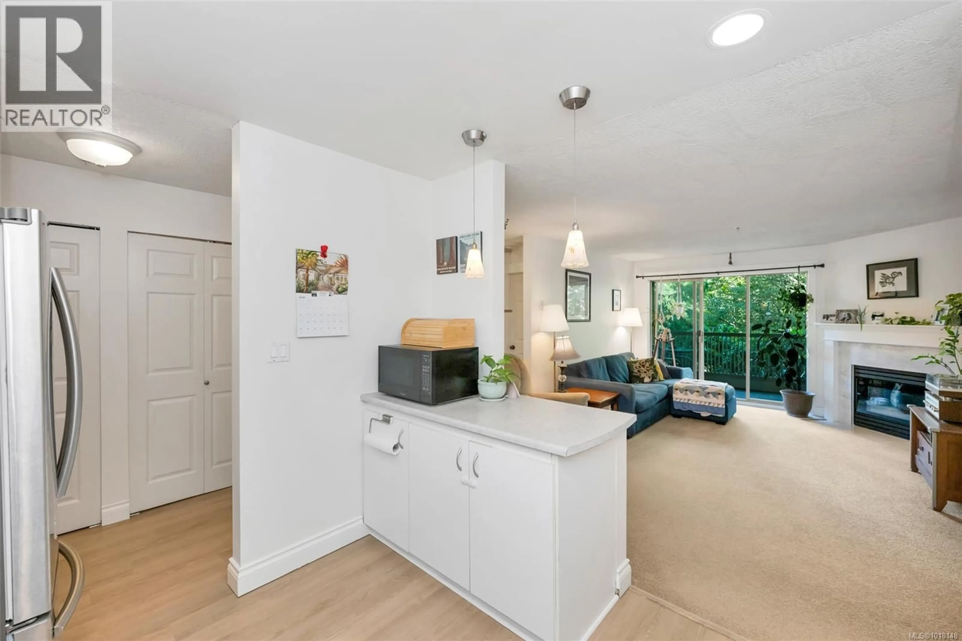 Unknown for 204 - 3363 GLASGOW AVENUE, Saanich British Columbia V8X1M5