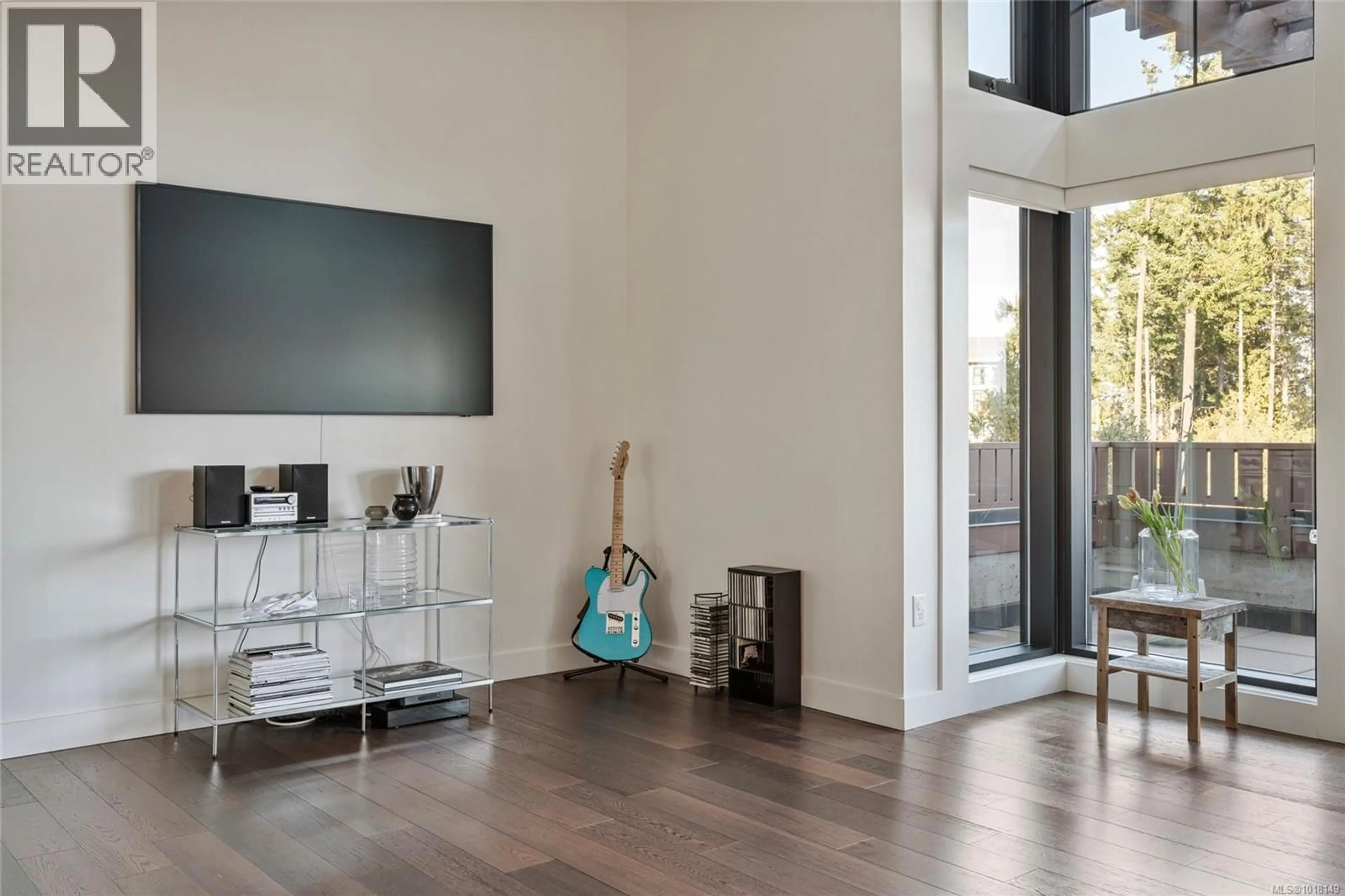 Indoor entryway for 205 - 2049 COUNTRY CLUB WAY, Langford British Columbia V9B0H8