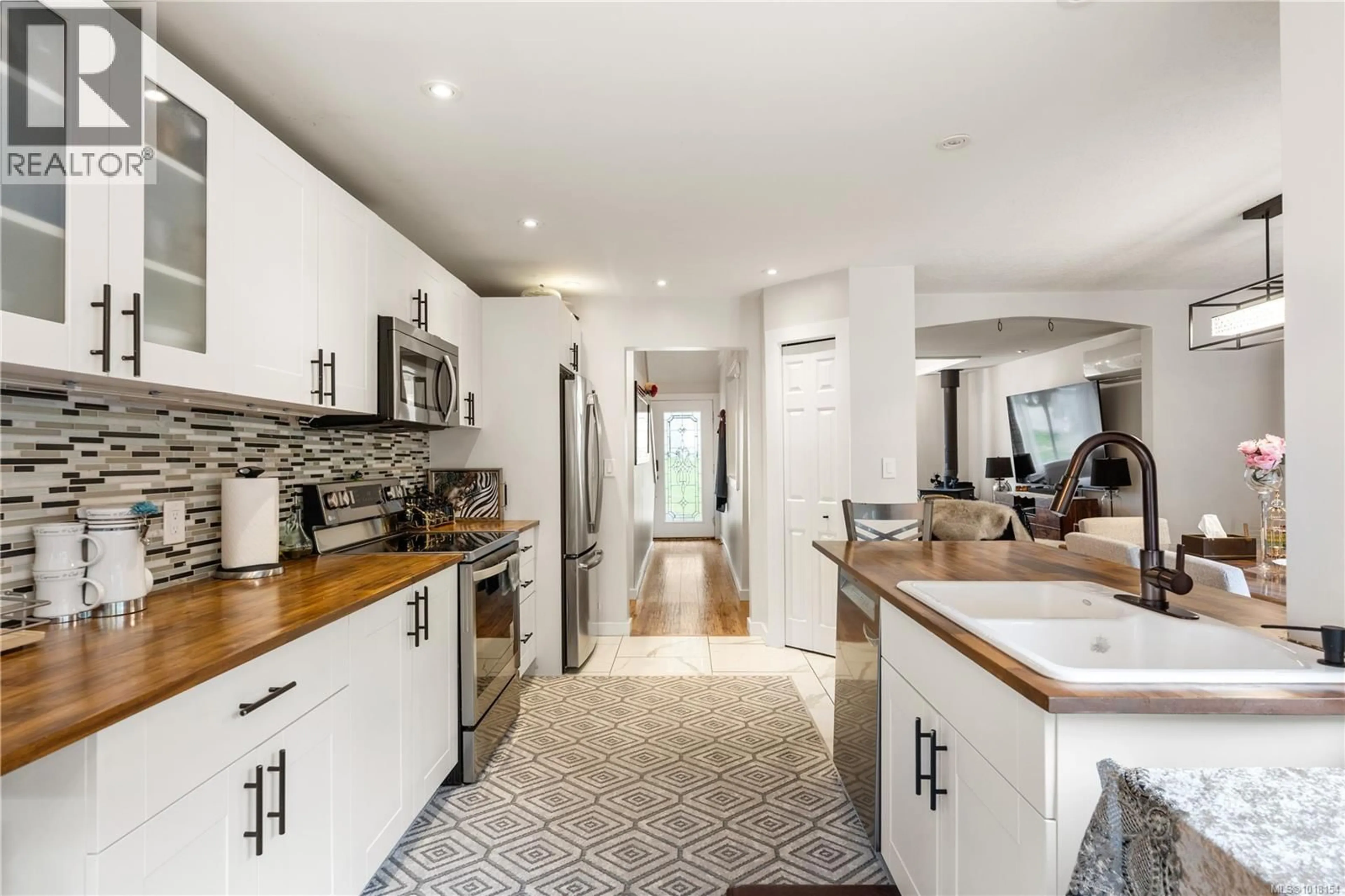 Open concept kitchen, ceramic/tile floor for 5839 BLYTHWOOD ROAD, Sooke British Columbia V9Z0G3