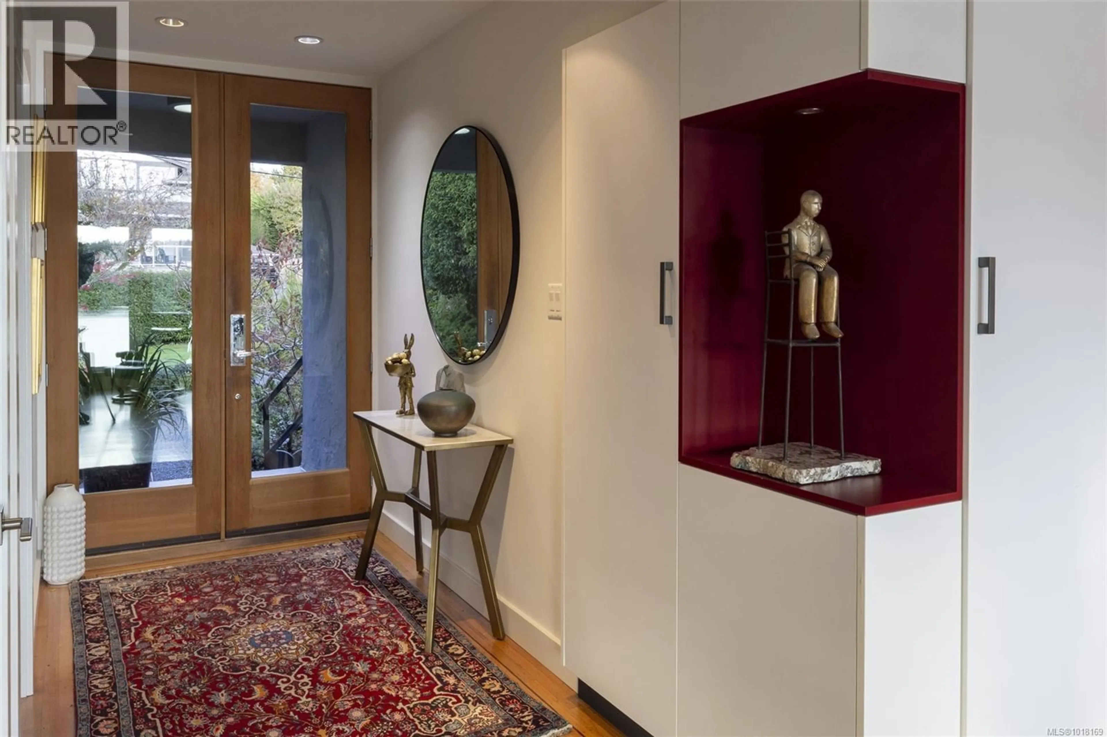 Indoor entryway for 41 TOVEY CRESCENT, View Royal British Columbia V9B1A4