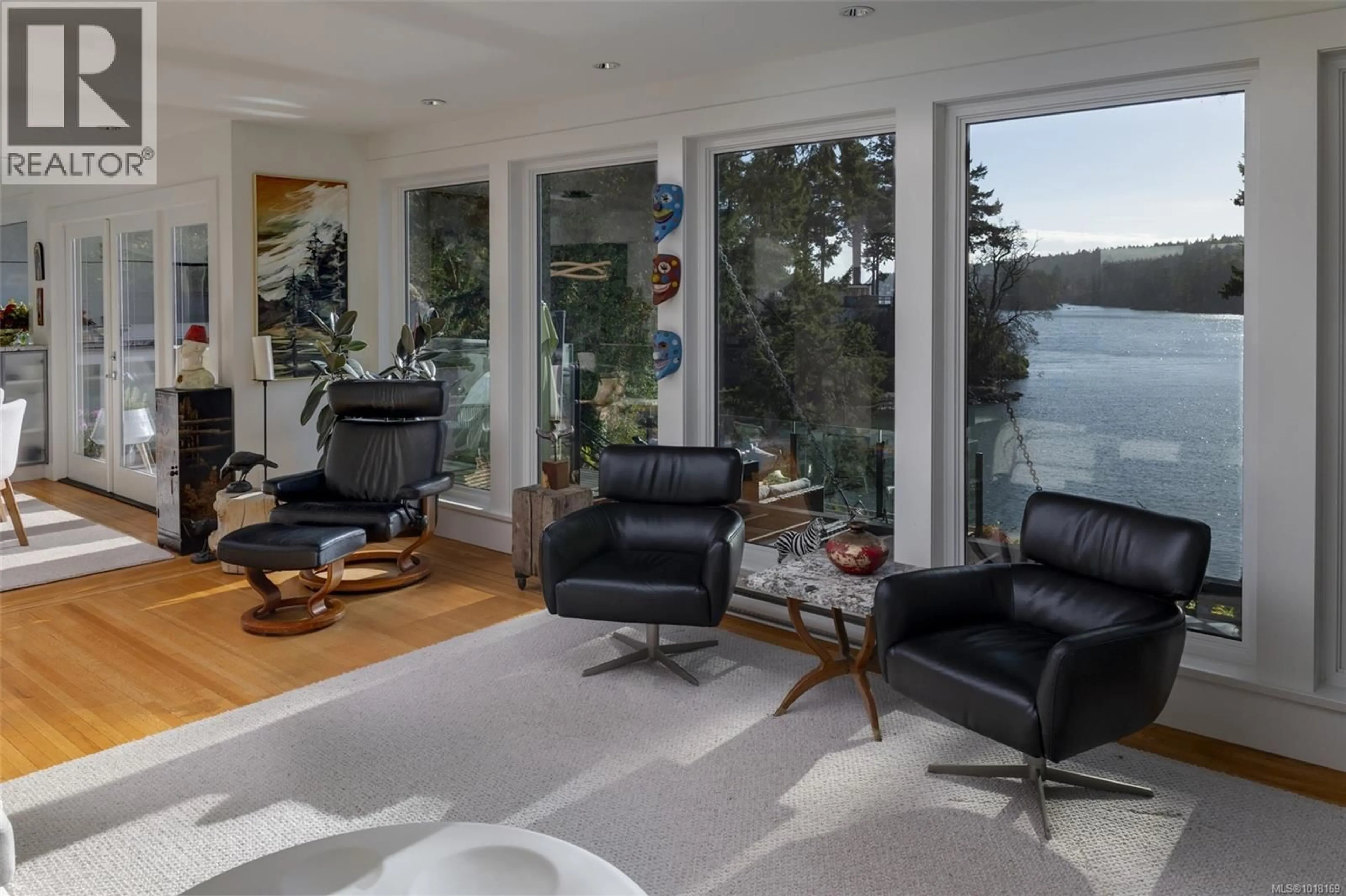 Living room with furniture, unknown for 41 TOVEY CRESCENT, View Royal British Columbia V9B1A4