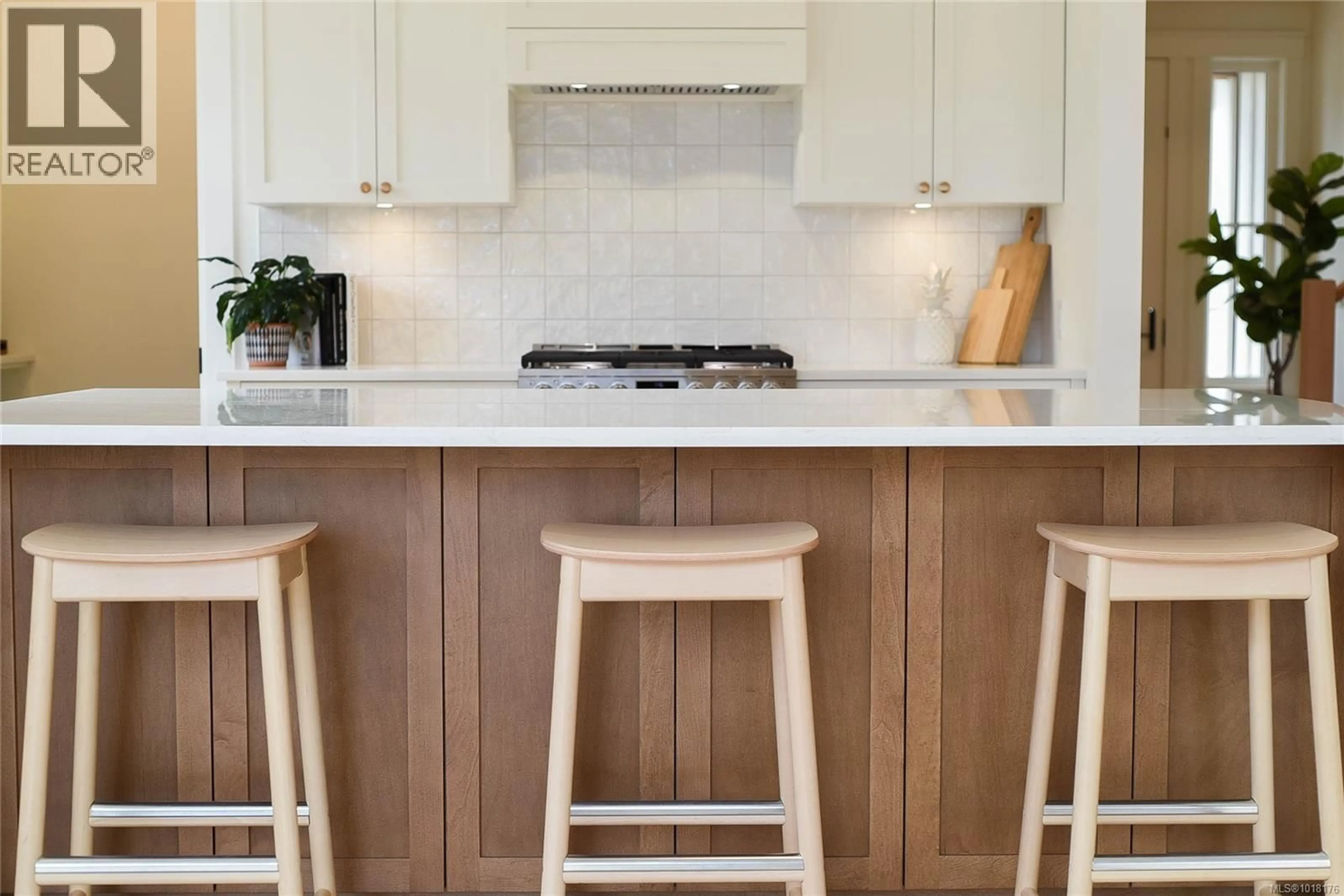 Contemporary kitchen, unknown for 318 WILLOW STREET, Parksville British Columbia V9P1C7