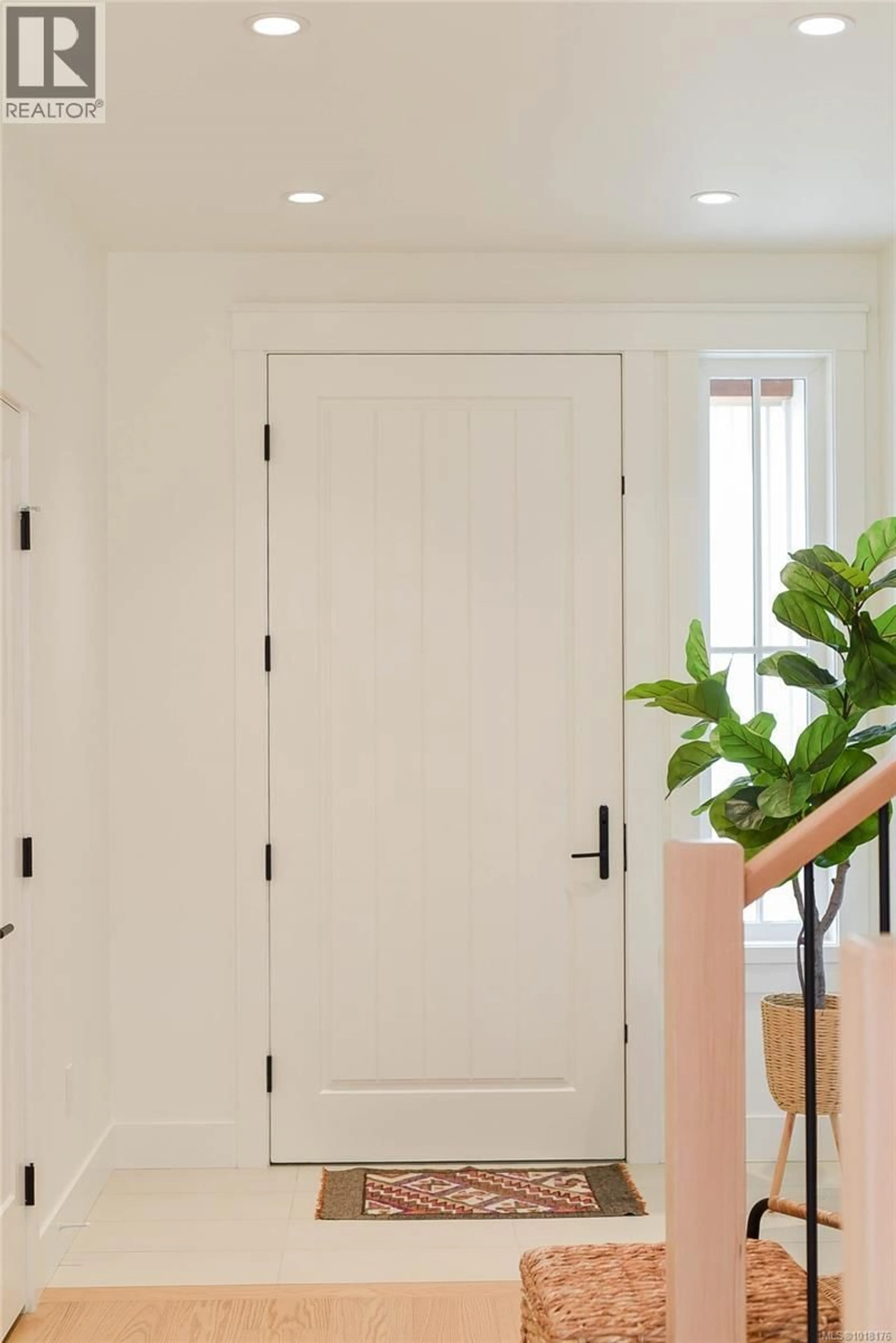 Indoor entryway for 318 WILLOW STREET, Parksville British Columbia V9P1C7