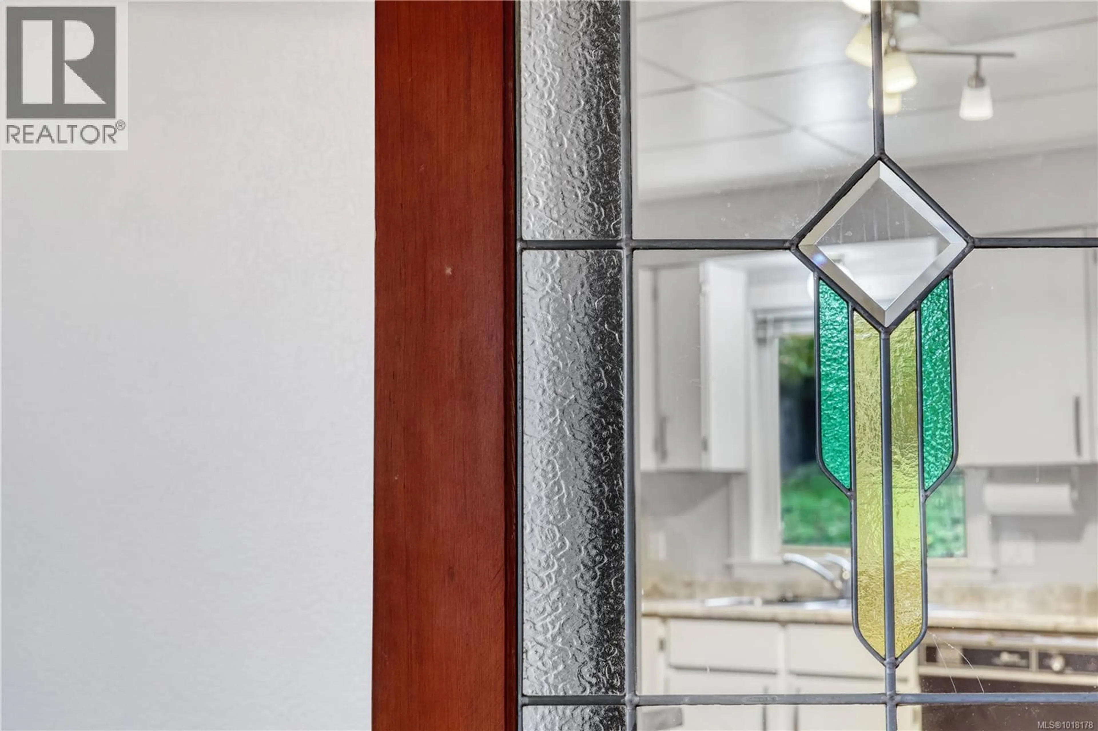 Indoor foyer for 3543 7TH AVENUE, Port Alberni British Columbia V9Y4N5