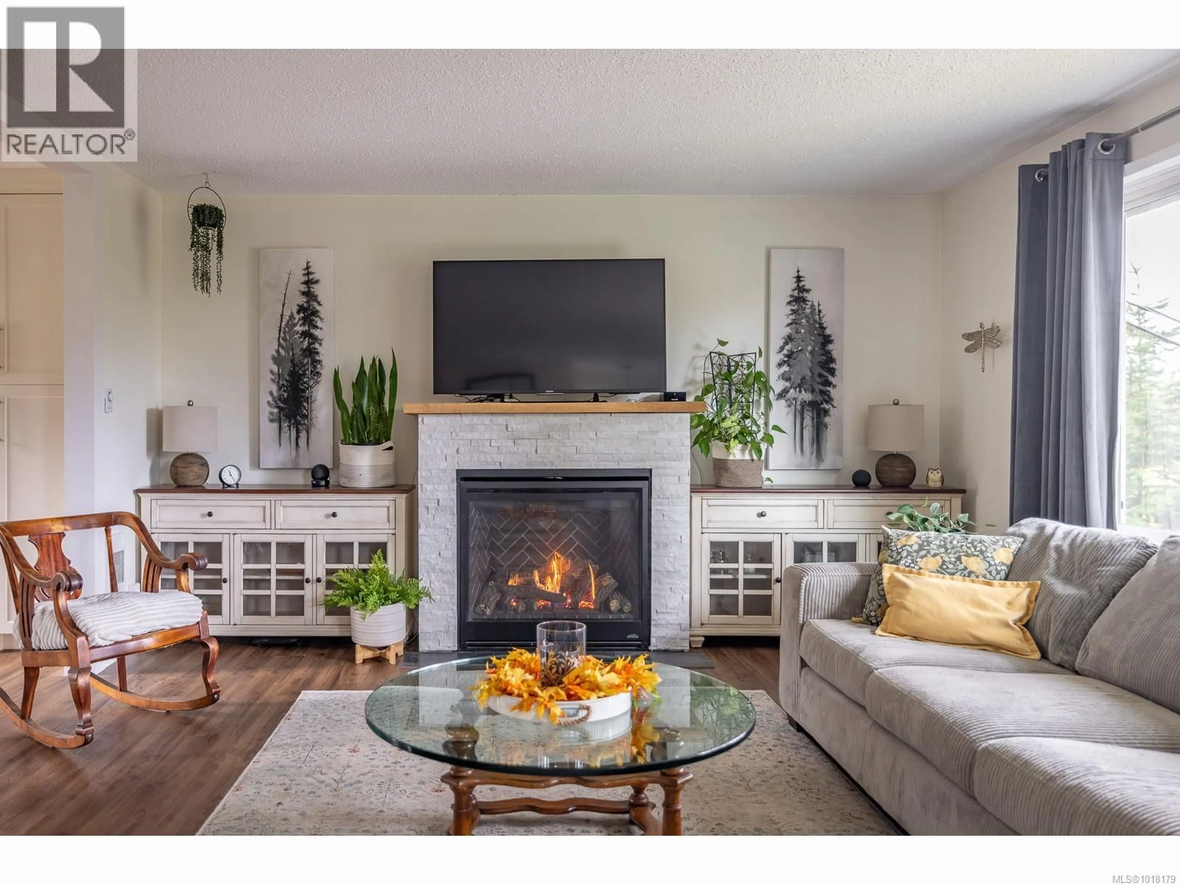 Living room with furniture, unknown for 7485 FERNMAR ROAD, Lantzville British Columbia V0R2H0