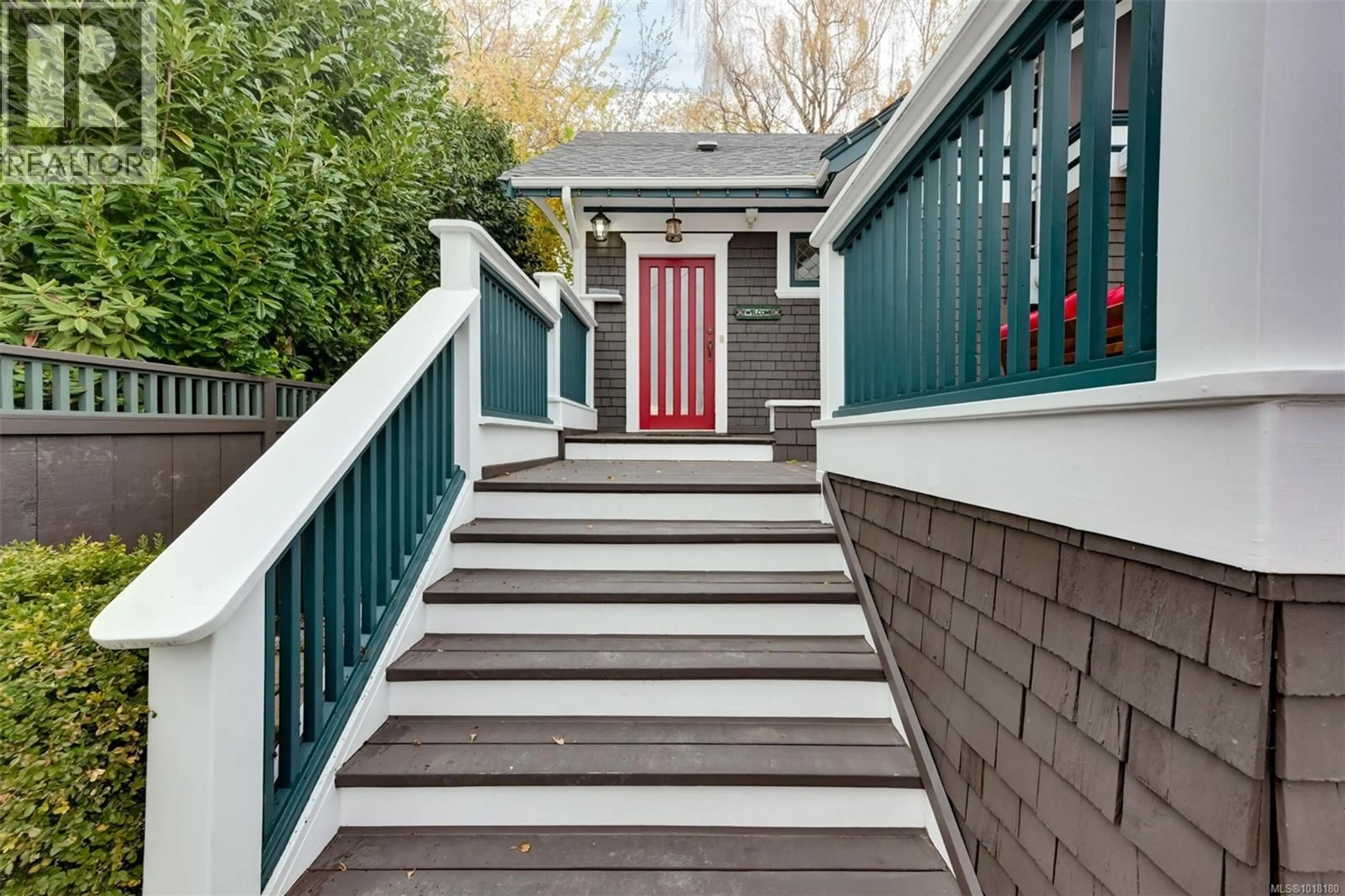 Stairs for 3291 CEDAR HILL ROAD, Saanich British Columbia V8P3Y5