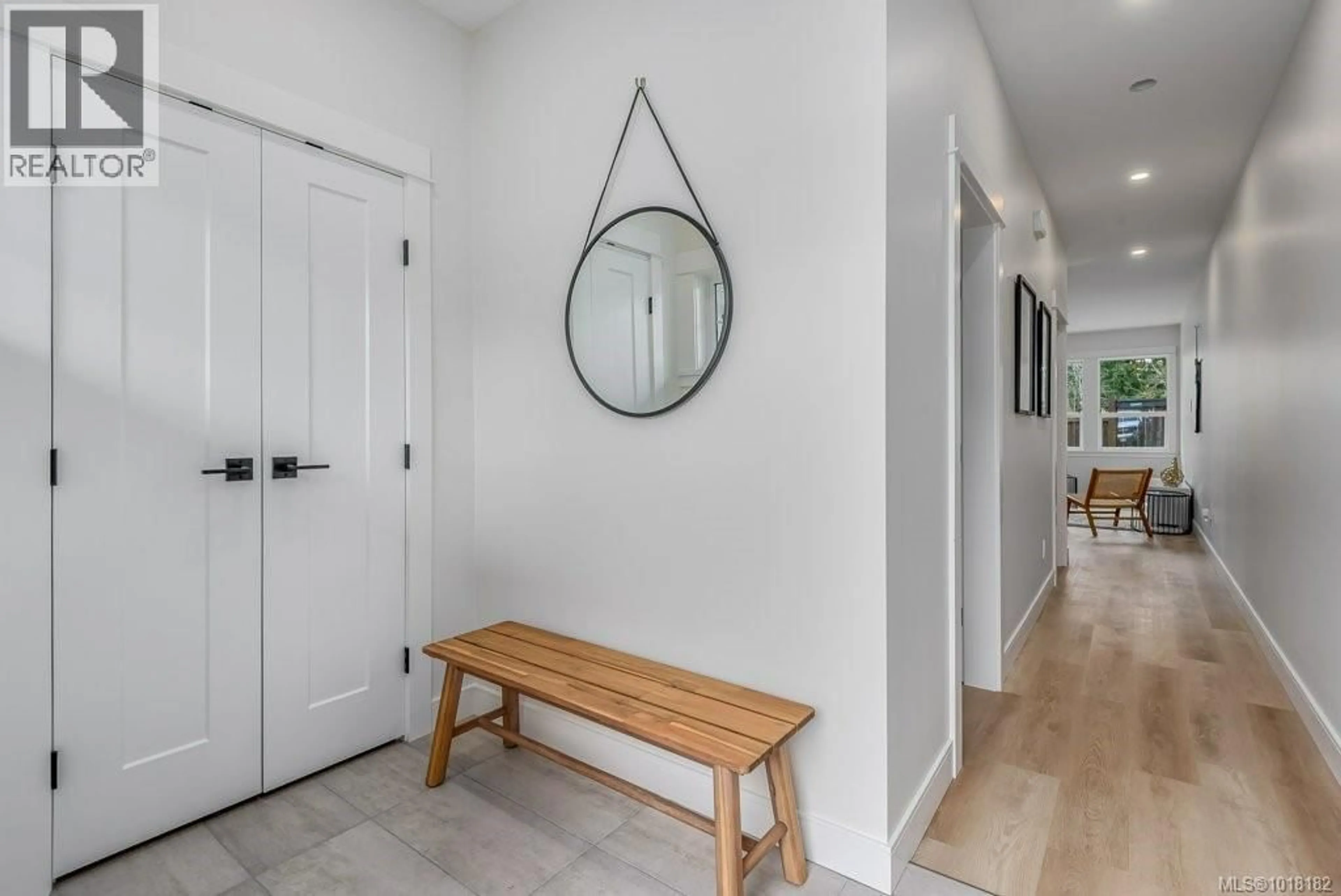 Indoor entryway for 206 - 2580 BROOKFIELD DRIVE, Courtenay British Columbia V9N0J8