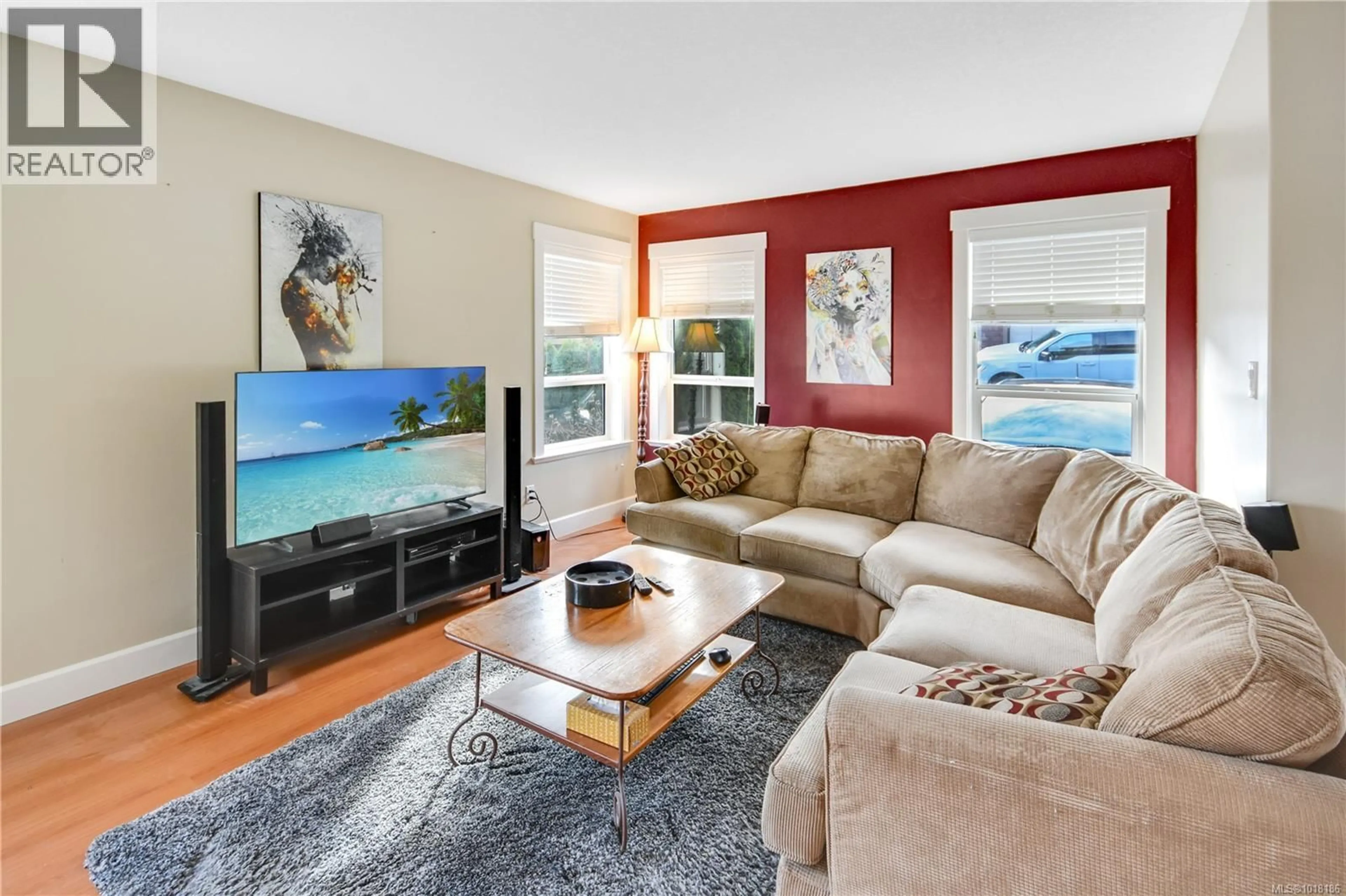 Living room with furniture, unknown for 6011 BRICKYARD ROAD, Nanaimo British Columbia V9V1M6