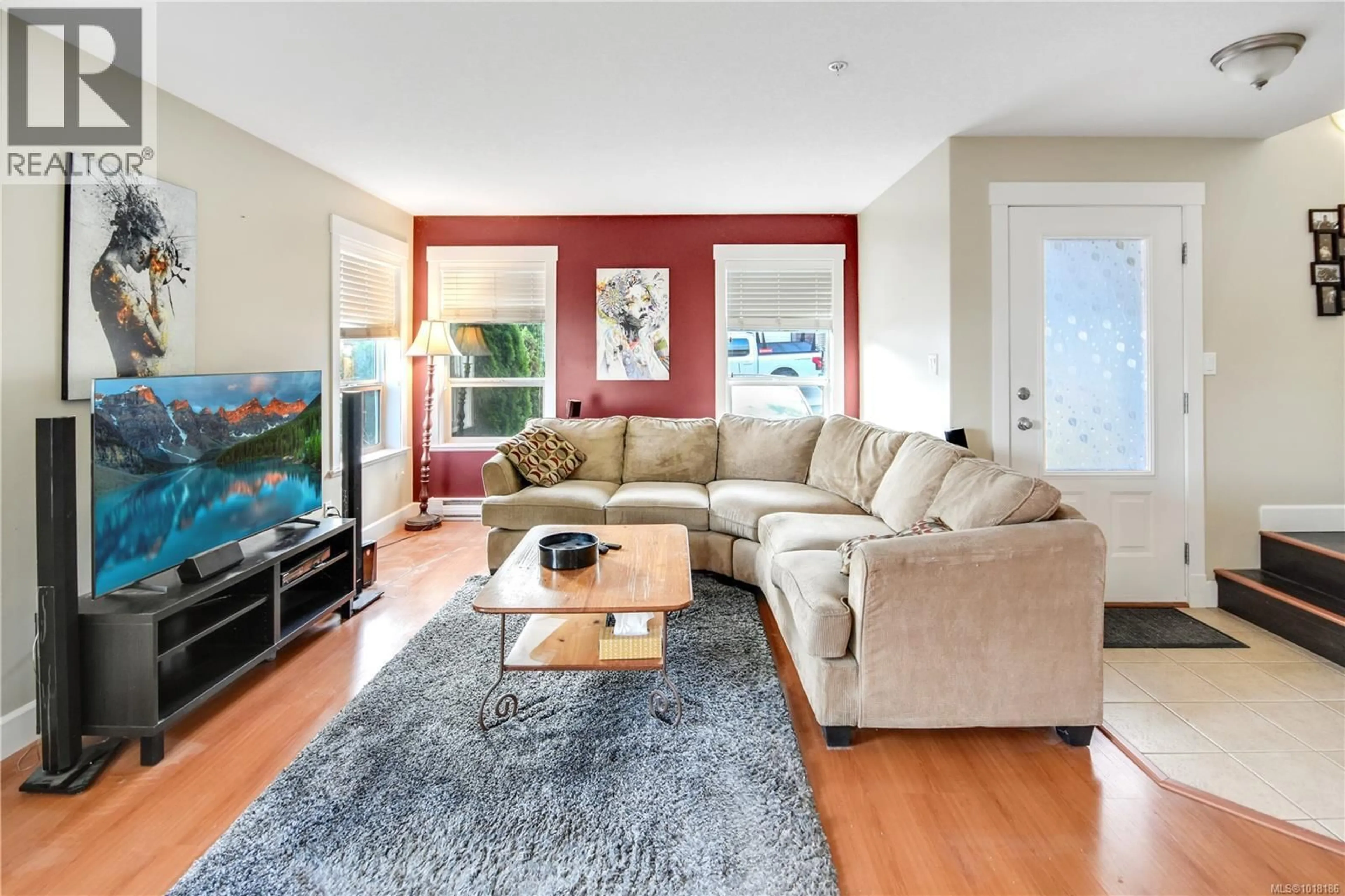 Living room with furniture, wood/laminate floor for 6011 BRICKYARD ROAD, Nanaimo British Columbia V9V1M6