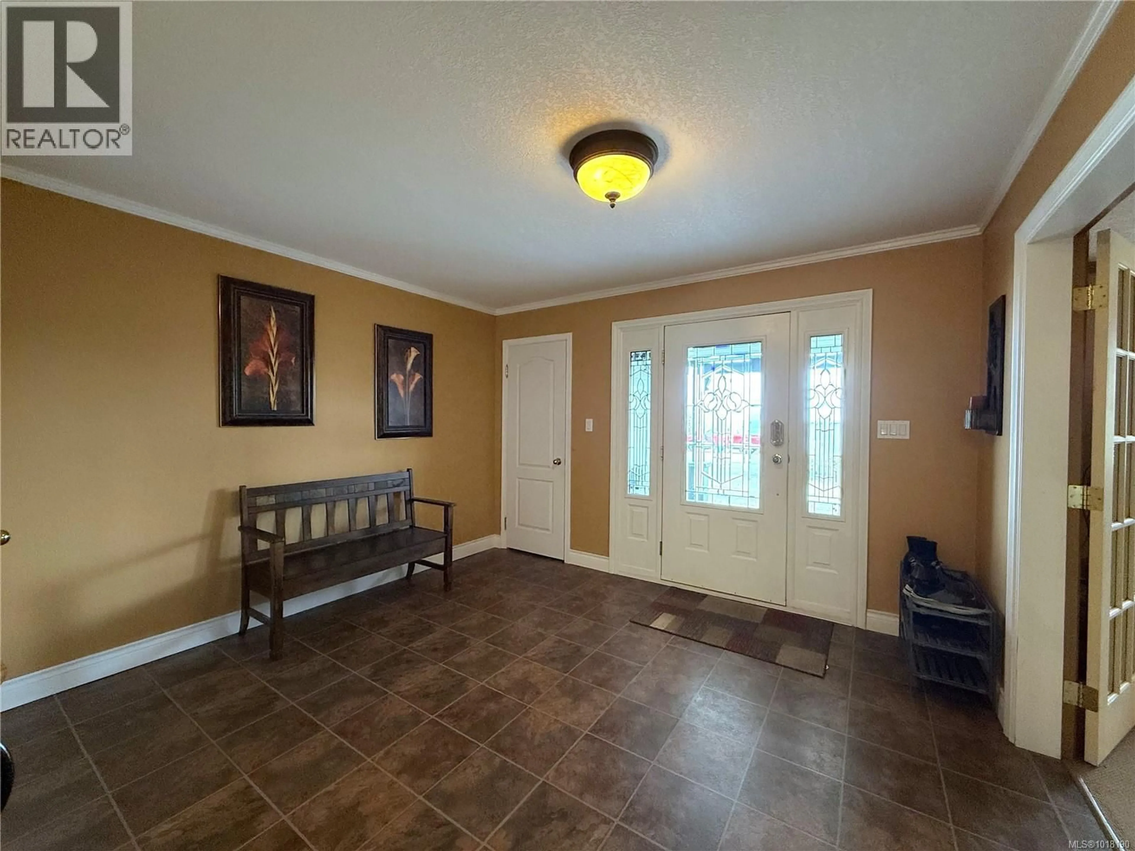 Indoor entryway for 3264 ISLAND HIGHWAY SOUTH, Campbell River British Columbia V9W1C9