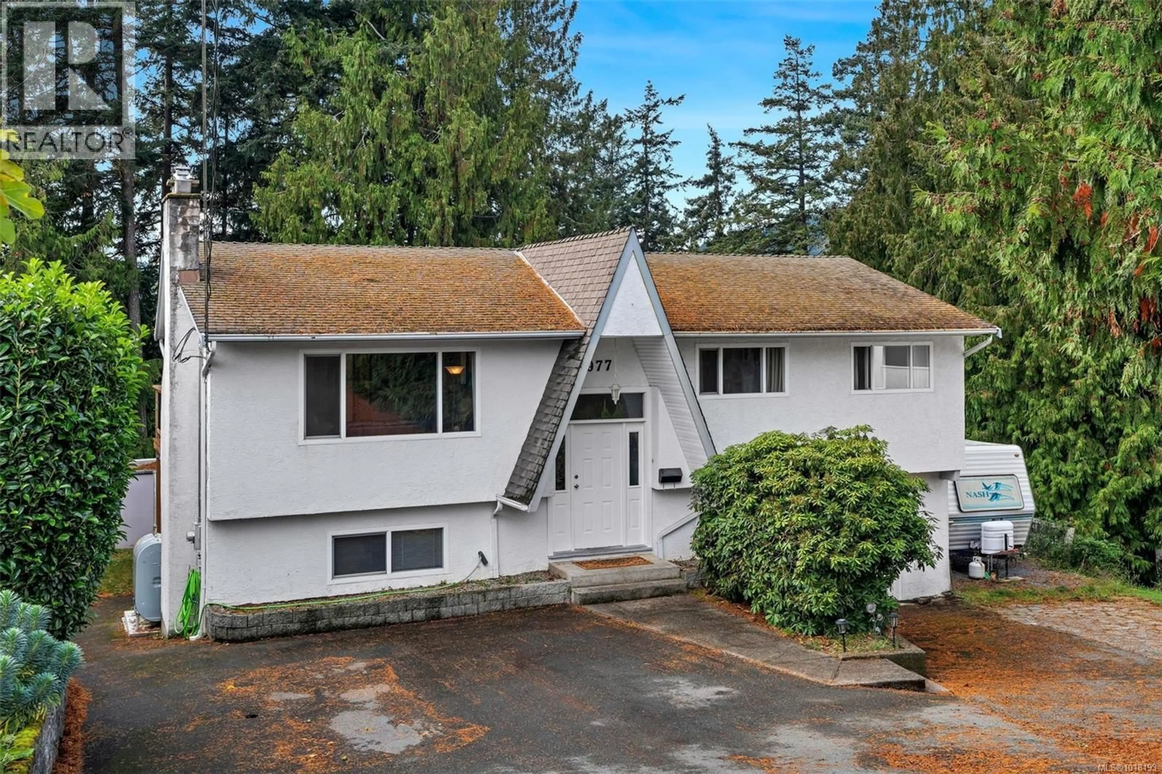 Home with vinyl exterior material, street for 977 WEAVER PLACE, Langford British Columbia V9C3C2