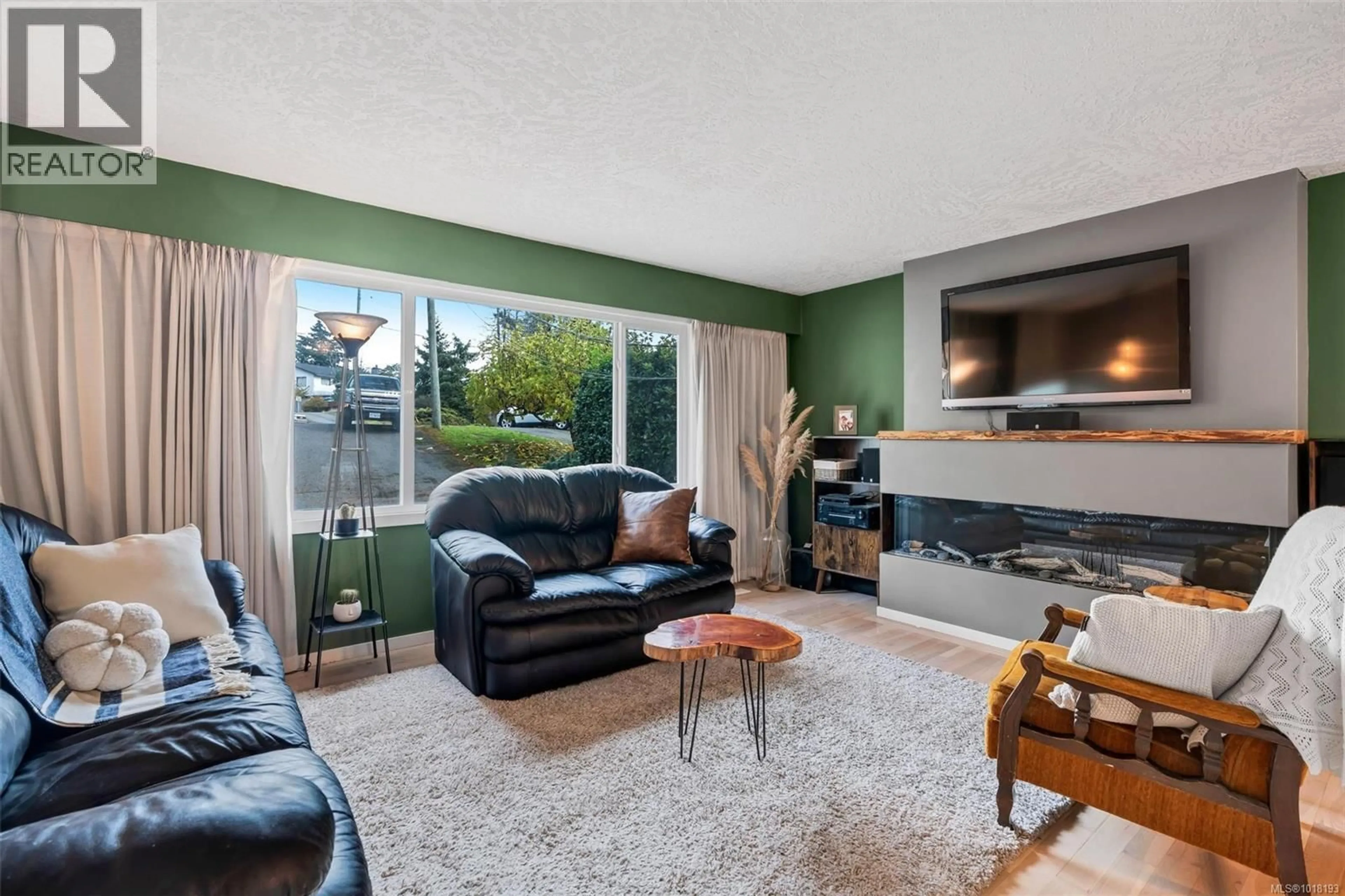 Living room with furniture, unknown for 977 WEAVER PLACE, Langford British Columbia V9C3C2