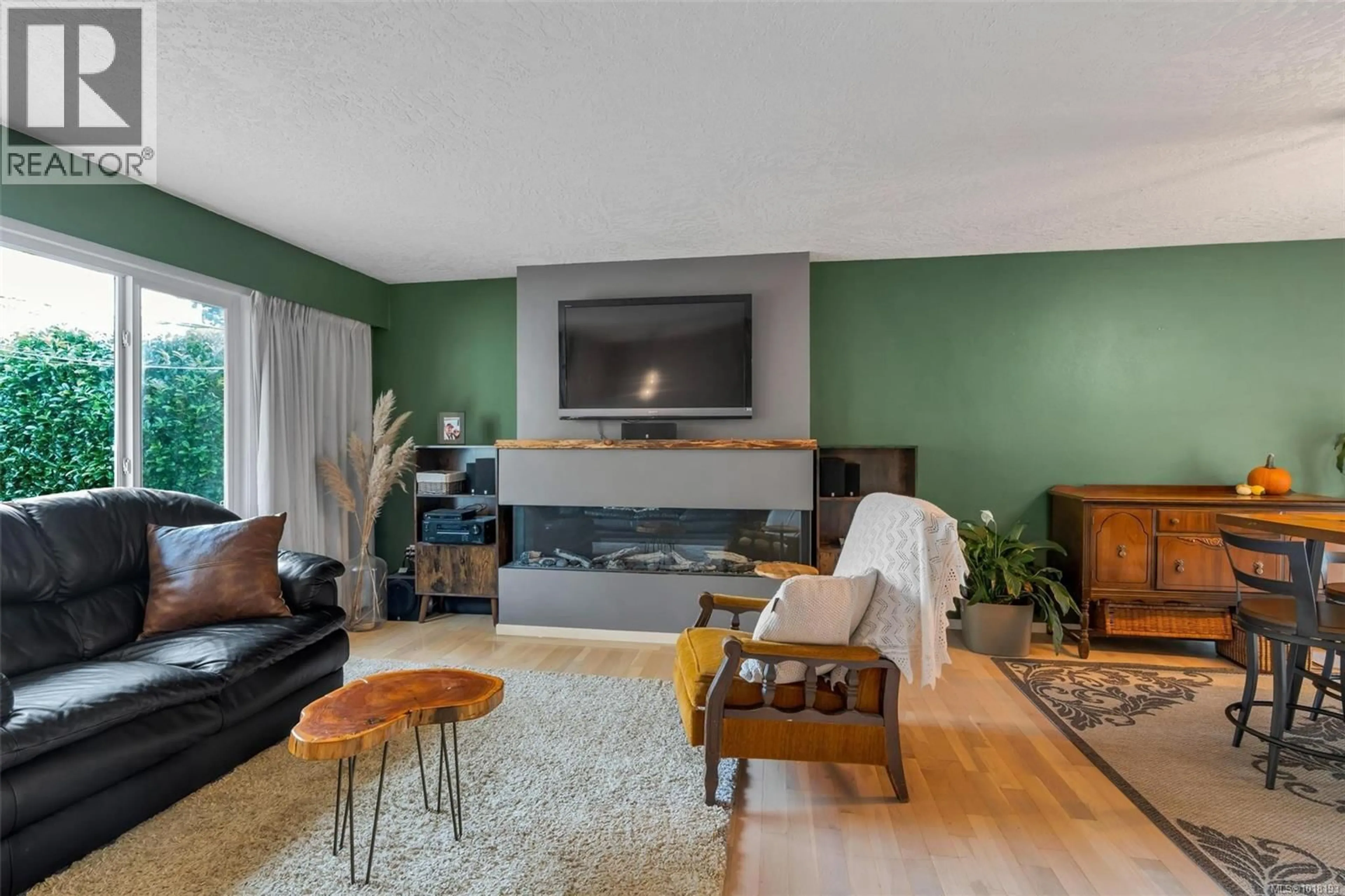 Living room with furniture, unknown for 977 WEAVER PLACE, Langford British Columbia V9C3C2