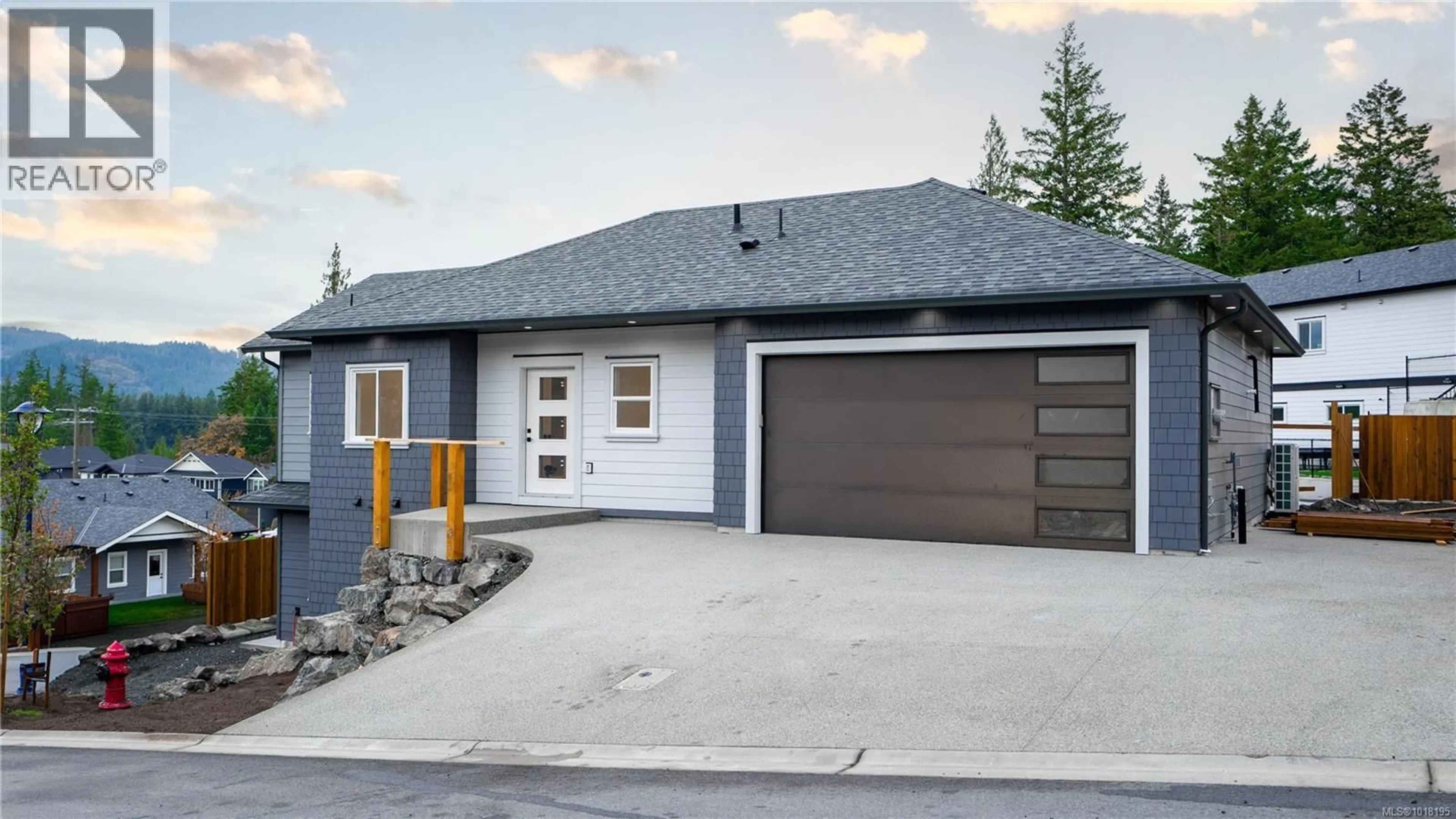 Indoor garage for 858 TOMACK LOOP, Langford British Columbia V9C3X3
