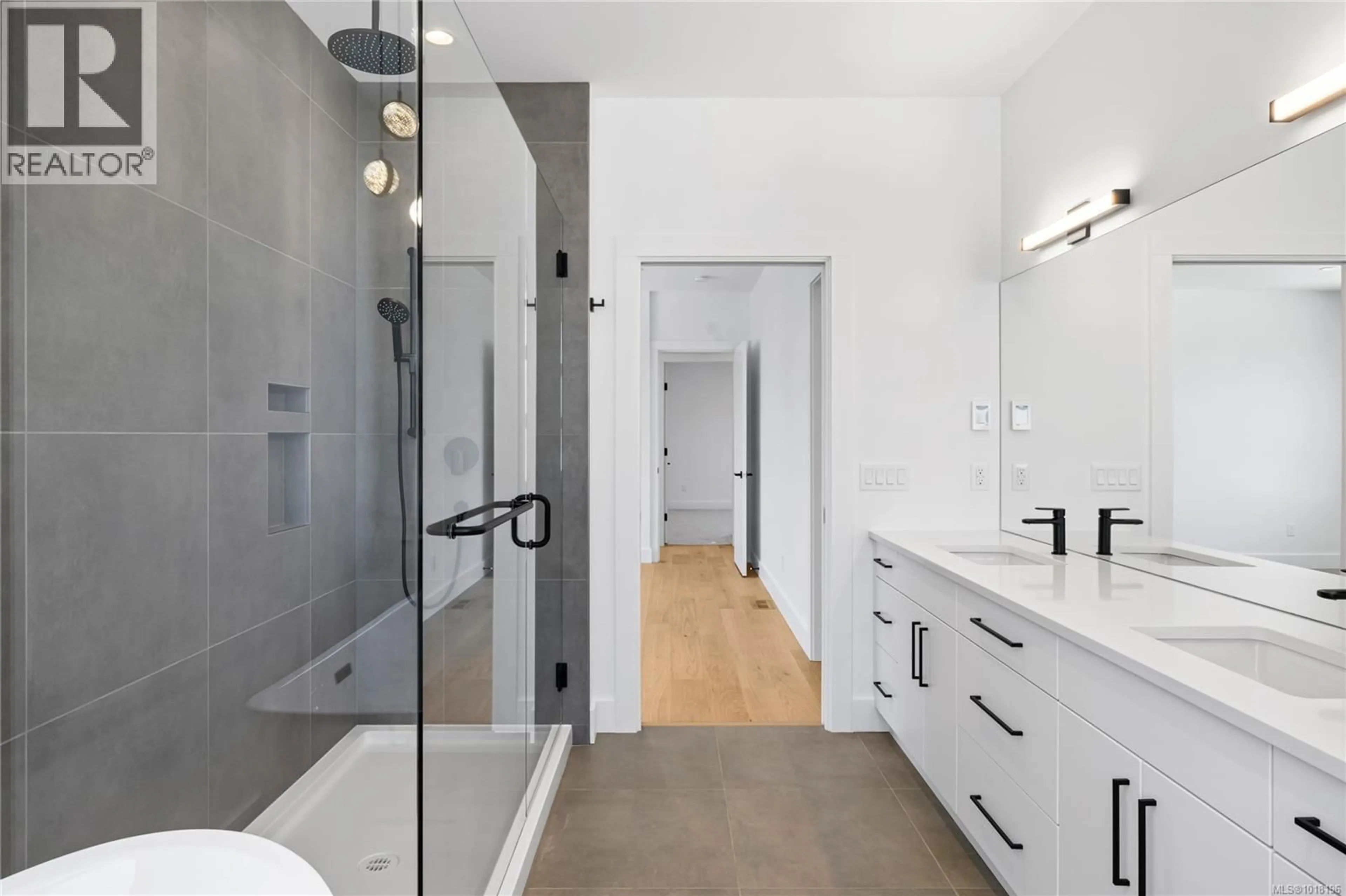 Contemporary bathroom, ceramic/tile floor for 122 BRAY ROAD, Nanaimo British Columbia V9T0J8