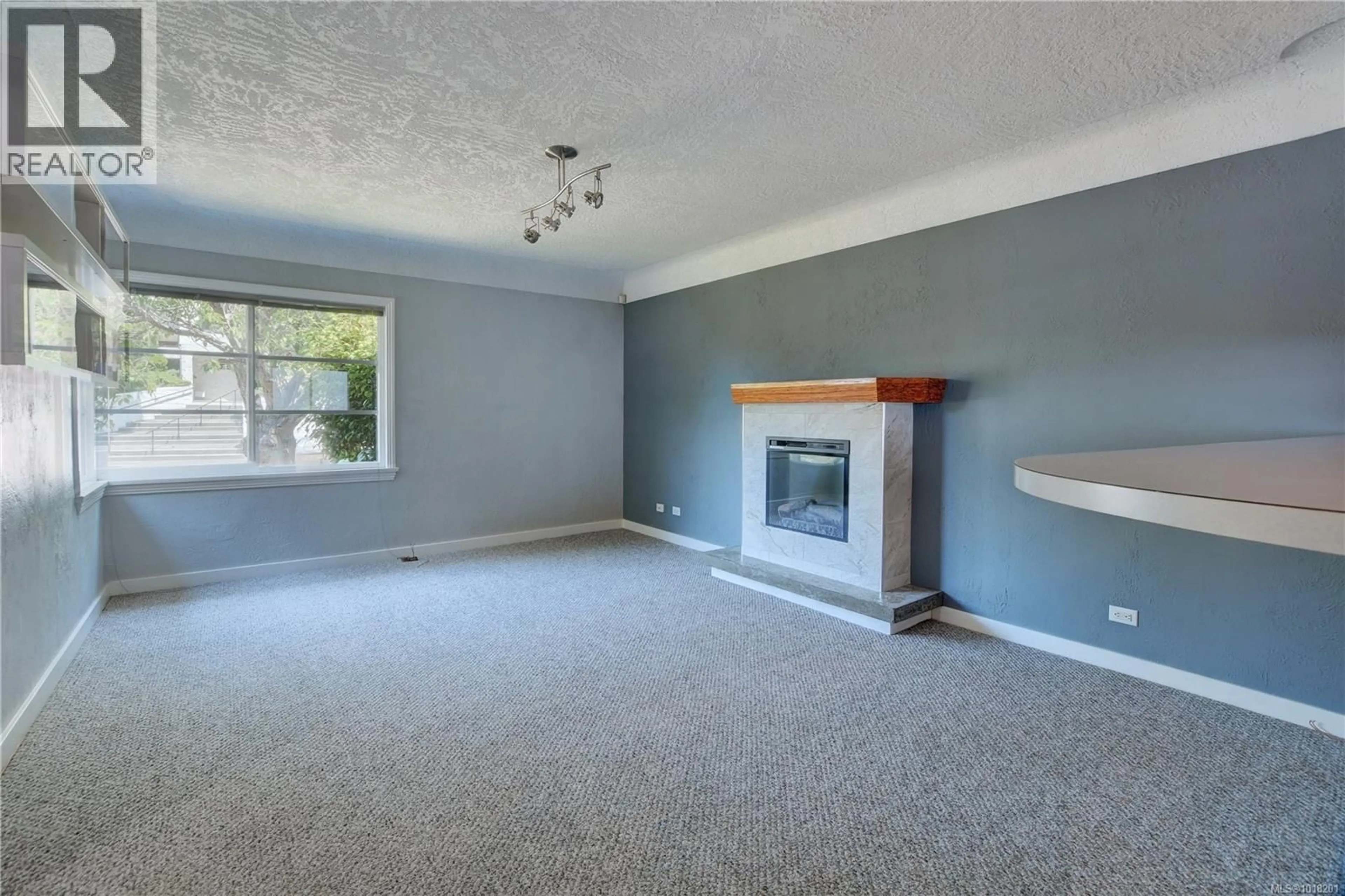 A pic of a room for 1211 FAIRFIELD ROAD, Victoria British Columbia V8V3B3