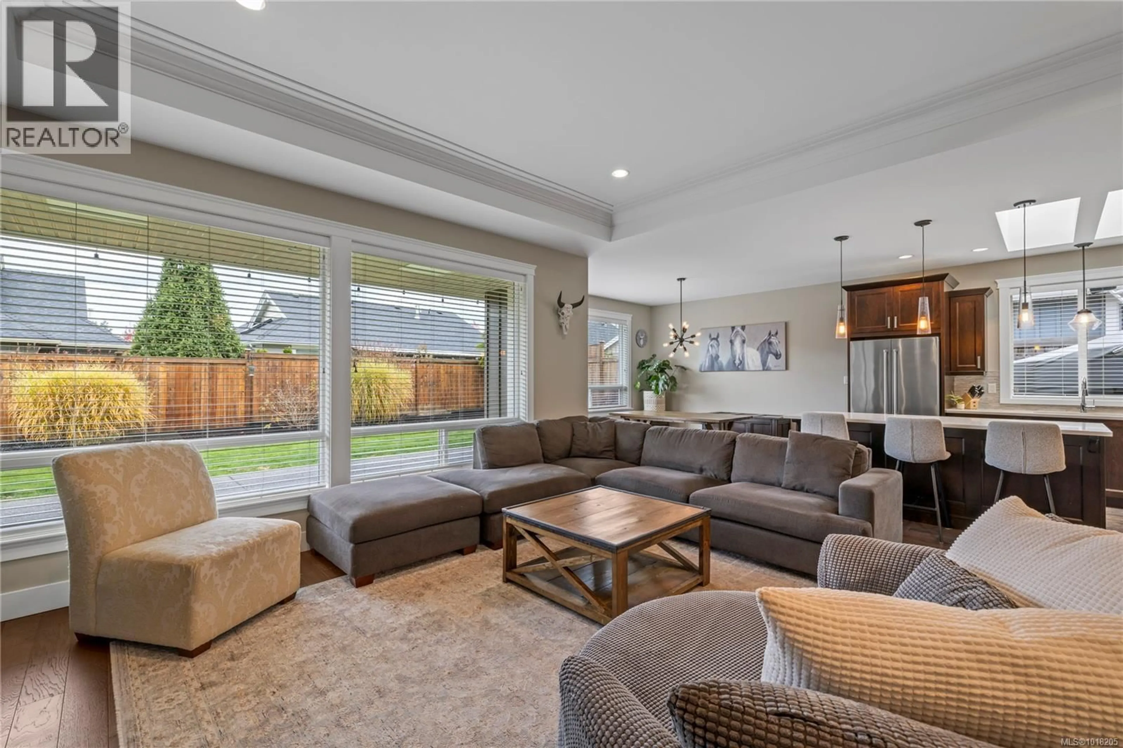Living room with furniture, unknown for 504 RIDGEFIELD DRIVE, Parksville British Columbia V9P0E2