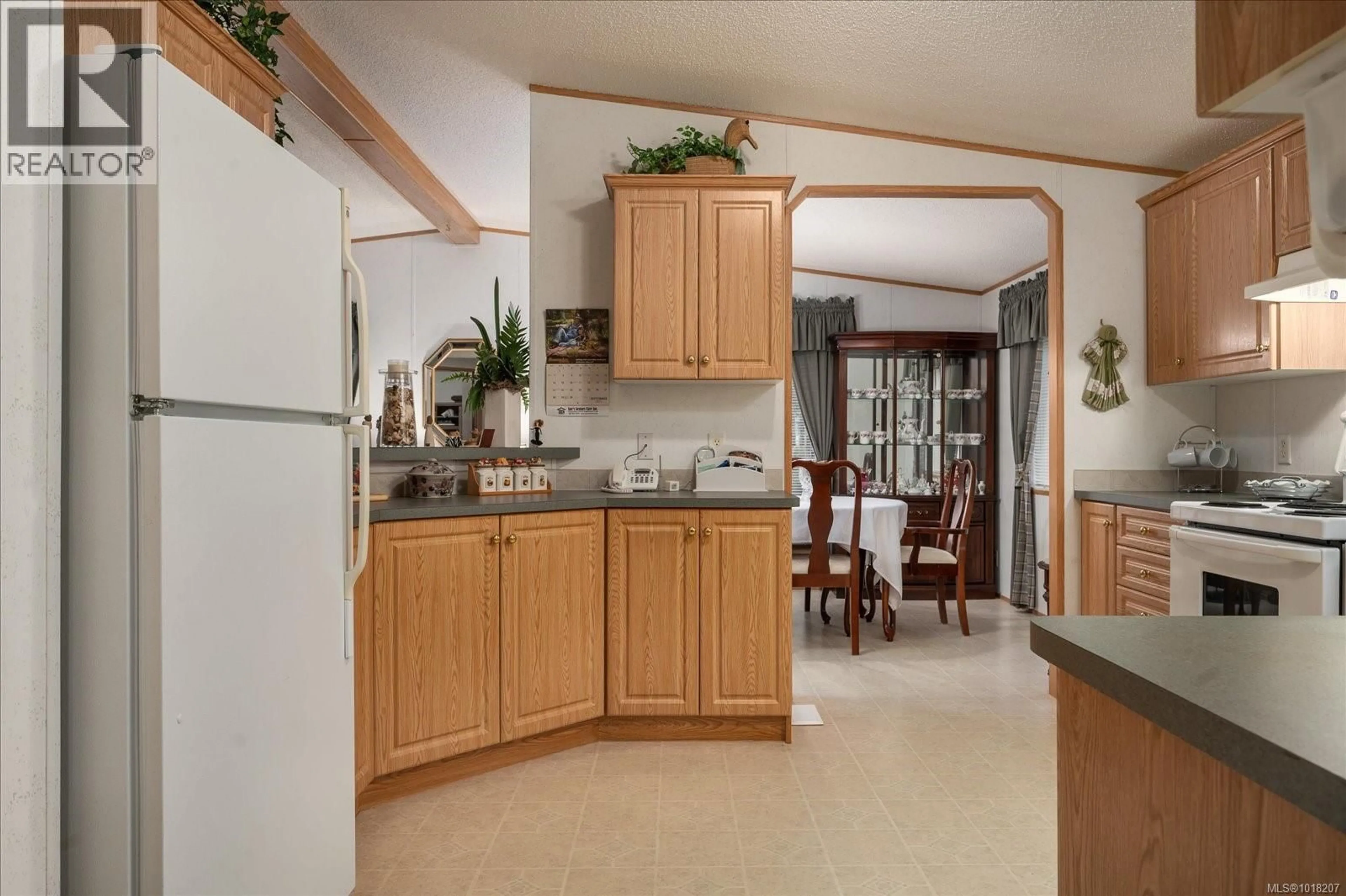 Standard kitchen, ceramic/tile floor for 20 - 1247 ARBUTUS ROAD, Parksville British Columbia V9P1R3