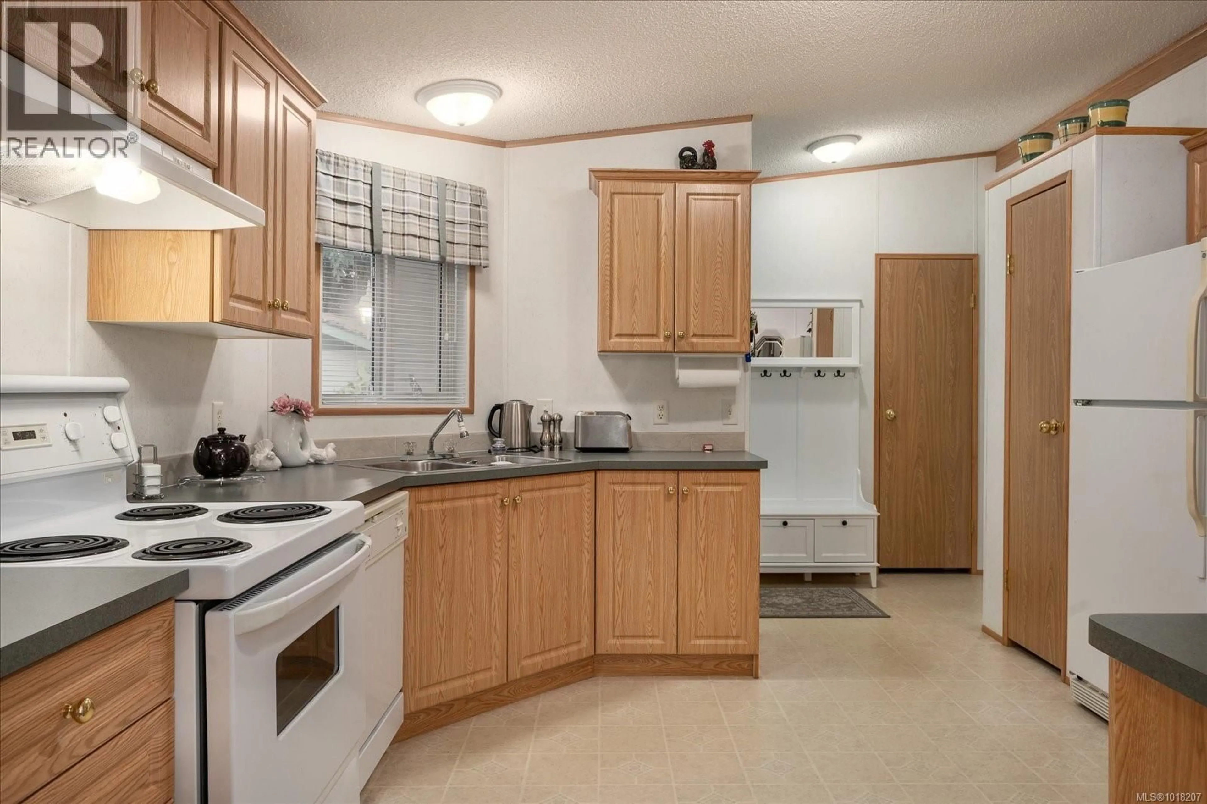 Standard kitchen, unknown for 20 - 1247 ARBUTUS ROAD, Parksville British Columbia V9P1R3