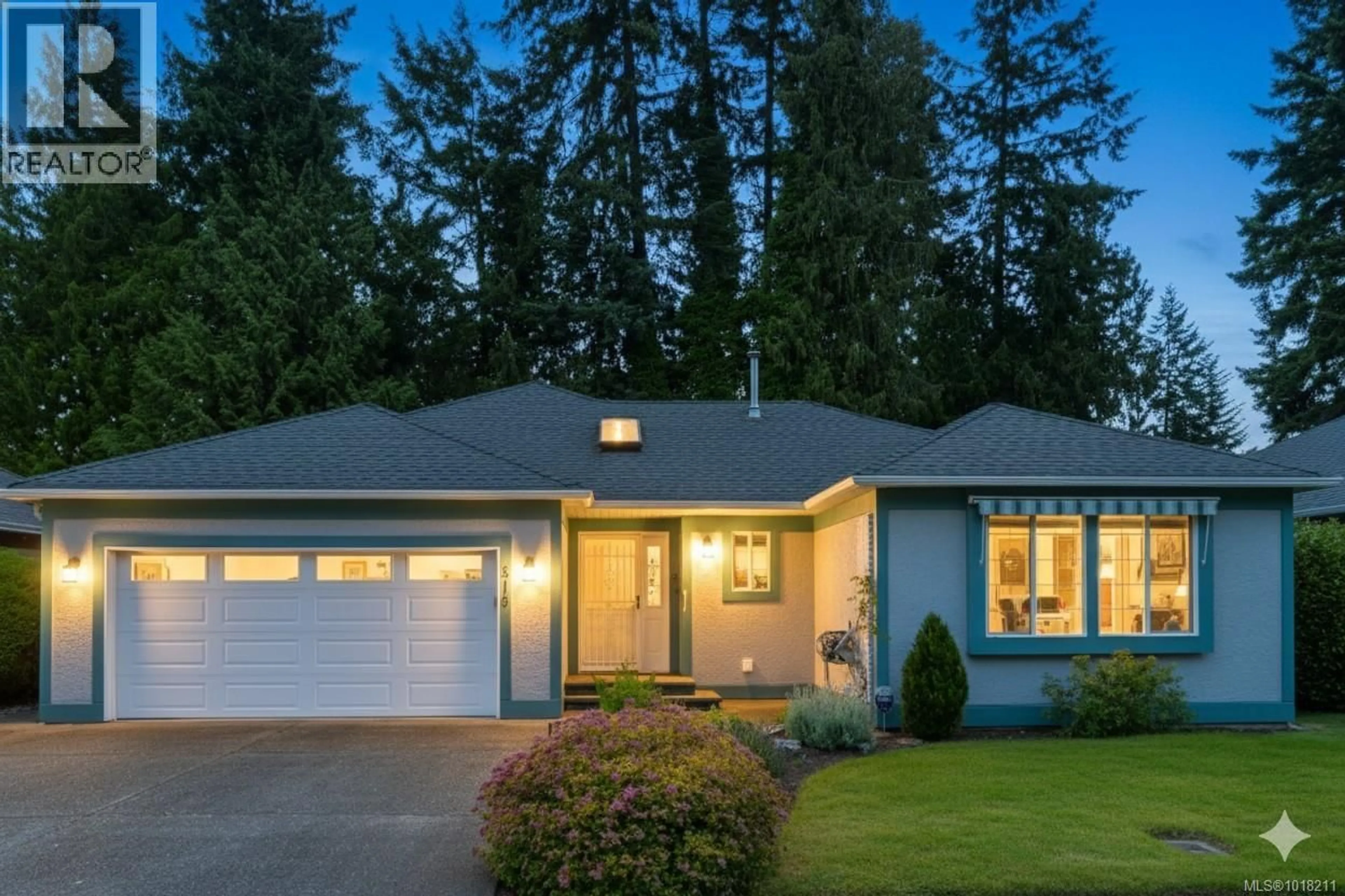 Home with vinyl exterior material, street for 515 SEAWARD WAY, Qualicum Beach British Columbia V9K1T8