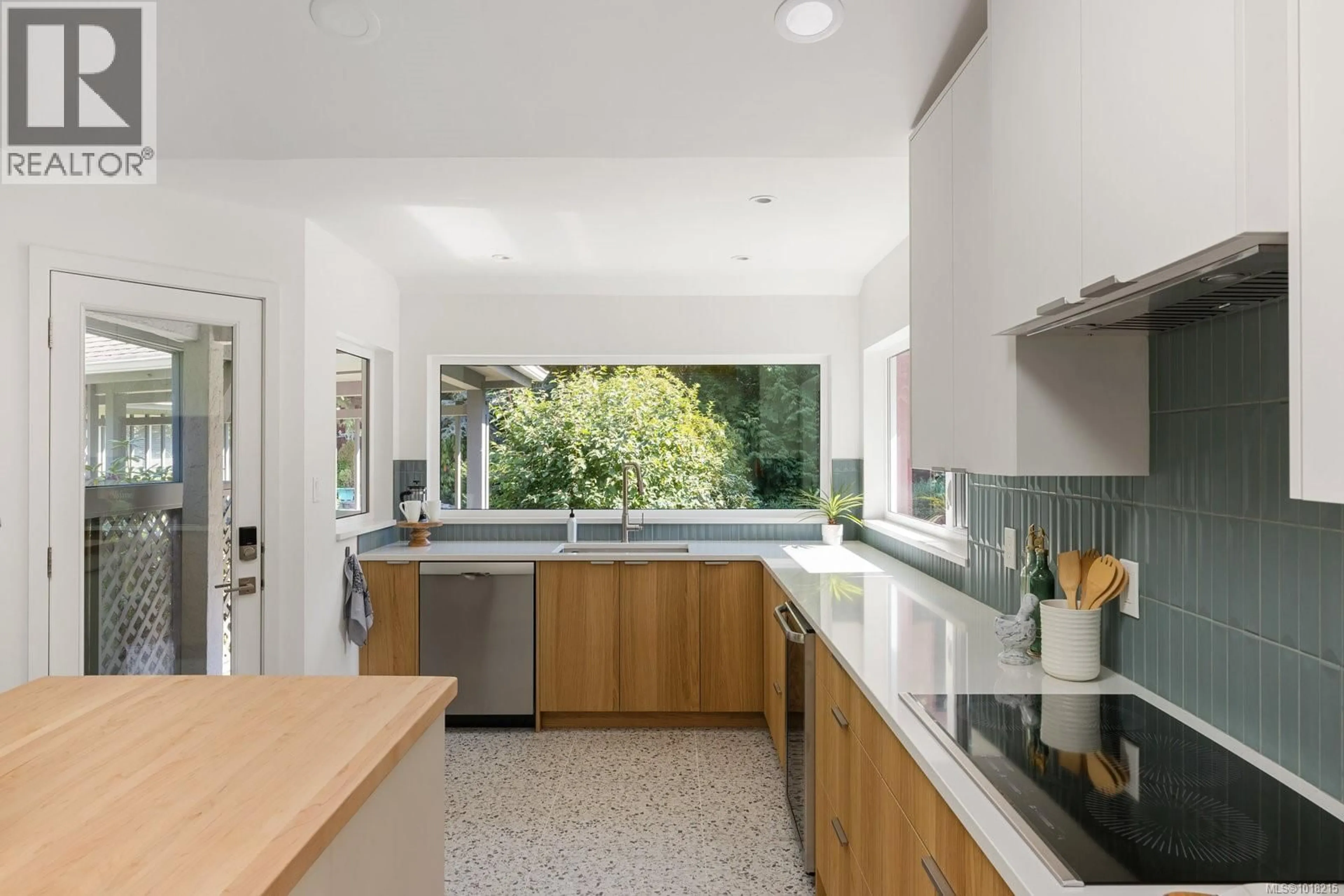 Contemporary kitchen, ceramic/tile floor for 2693 MACDONALD DRIVE EAST, Saanich British Columbia V8N1Y1