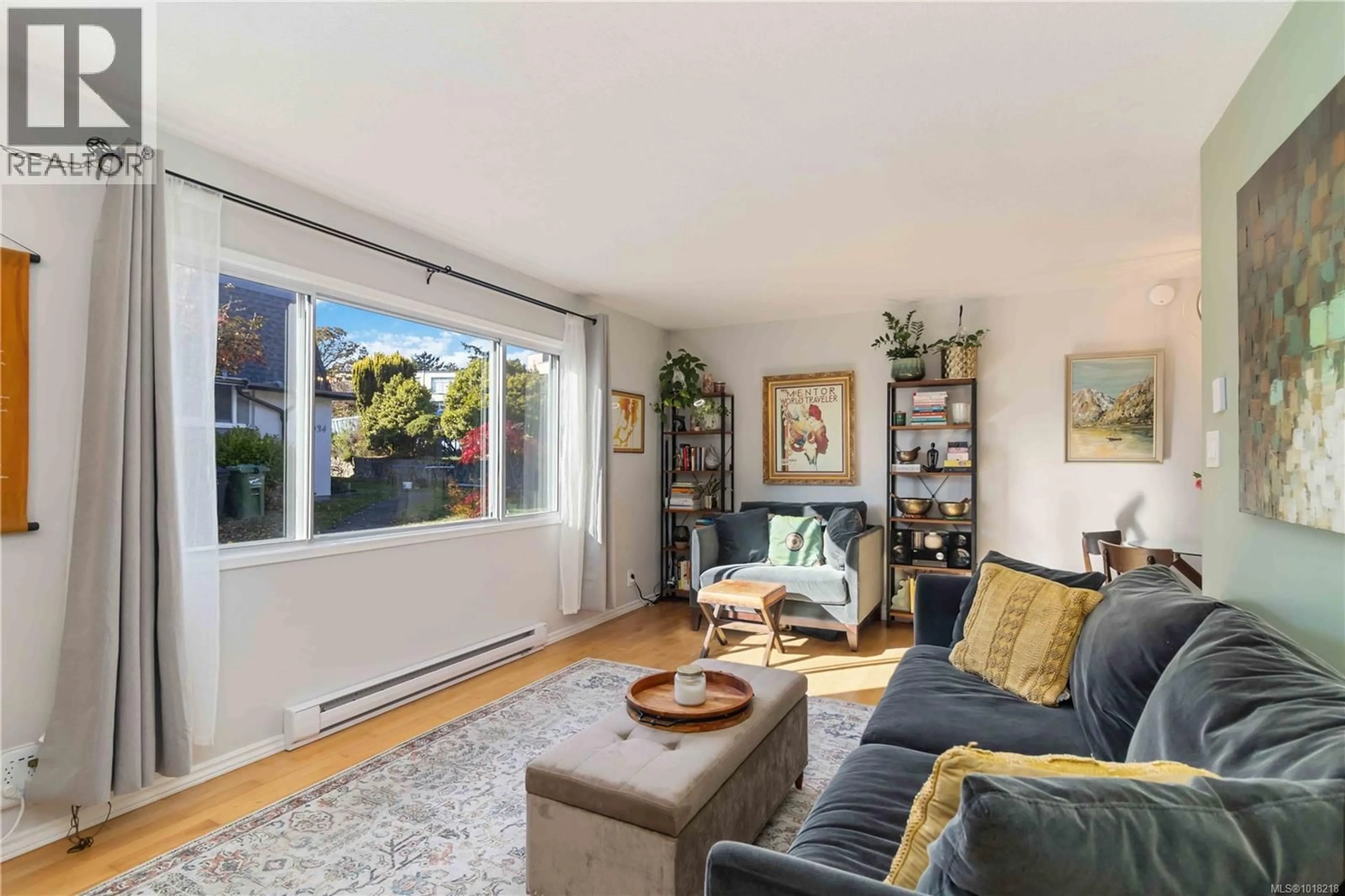 Living room with furniture, unknown for 942 MARKET STREET, Victoria British Columbia V8W3R8