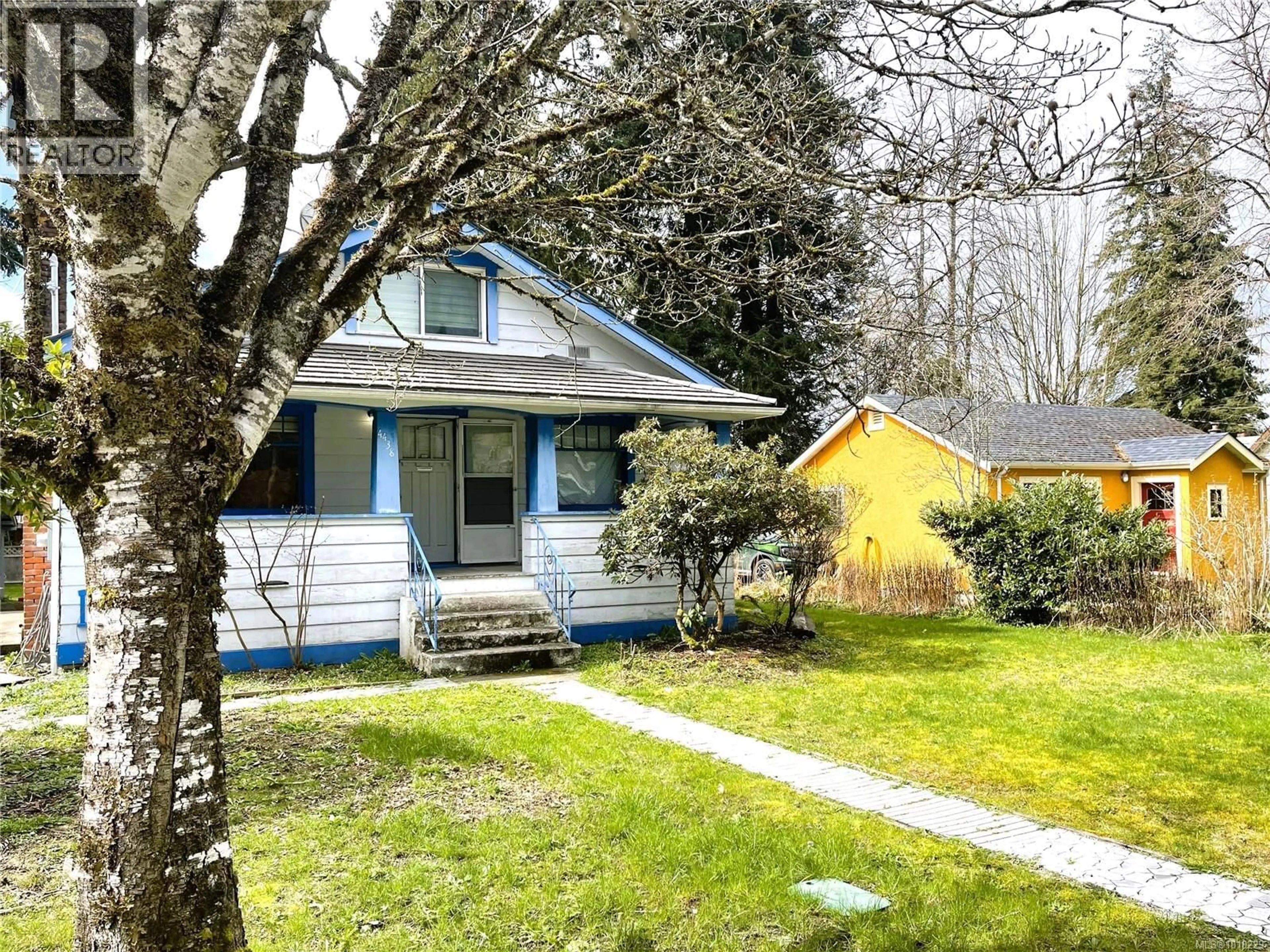 A pic from outside/outdoor area/front of a property/back of a property/a pic from drone, street for 4438 ADELAIDE STREET, Port Alberni British Columbia V9Y6N1