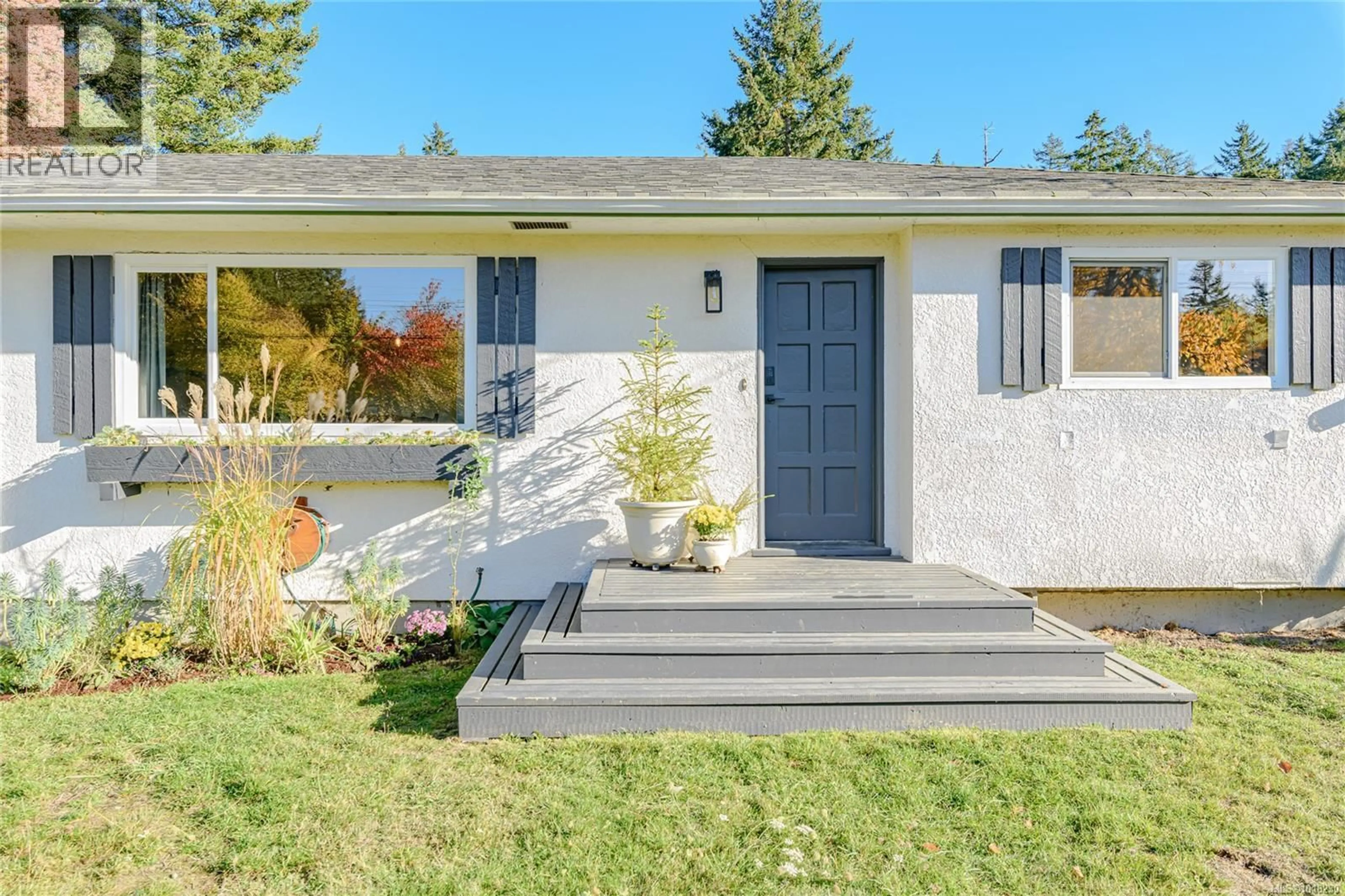 Home with vinyl exterior material, street for 273 MALIVIEW DRIVE, Salt Spring British Columbia V8K1B1