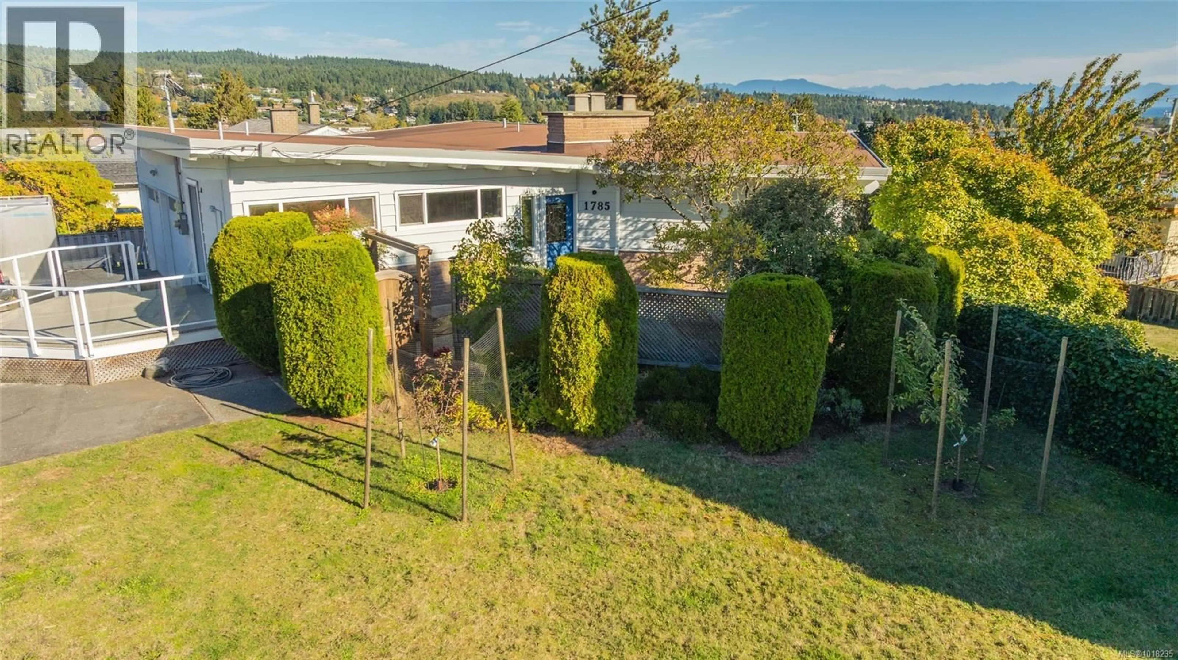 A pic from outside/outdoor area/front of a property/back of a property/a pic from drone, mountain view for 1785 ARGYLE AVENUE, Nanaimo British Columbia V9S3K6