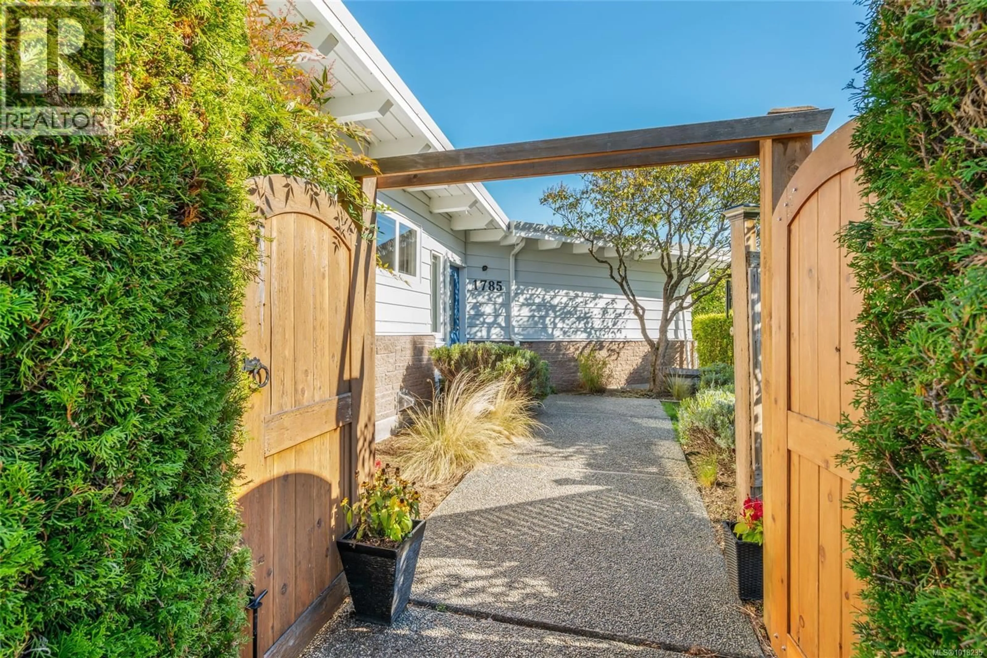 Patio, street for 1785 ARGYLE AVENUE, Nanaimo British Columbia V9S3K6