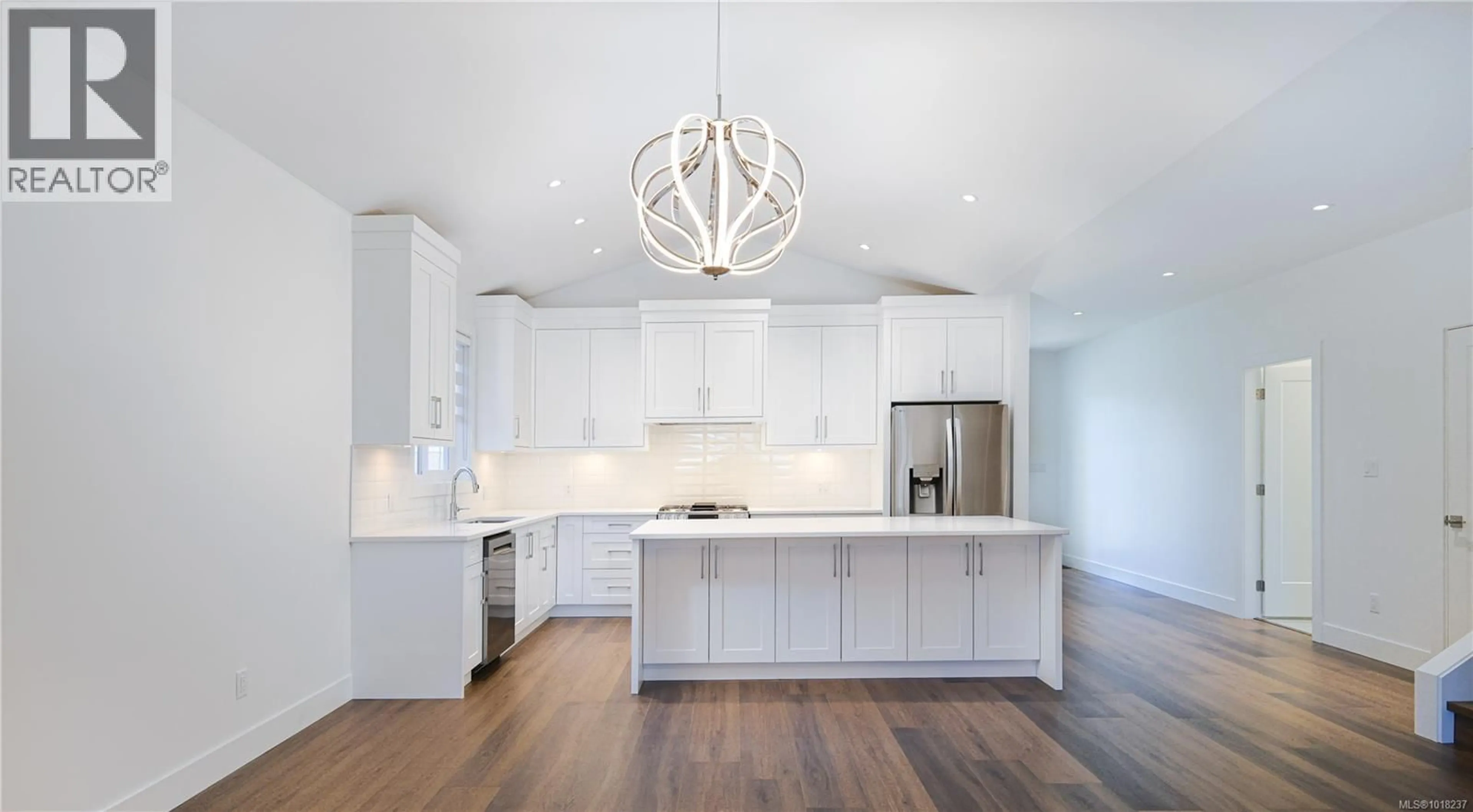 Open concept kitchen, wood/laminate floor for 492 HAMPSTEAD STREET, Parksville British Columbia V9P0G5