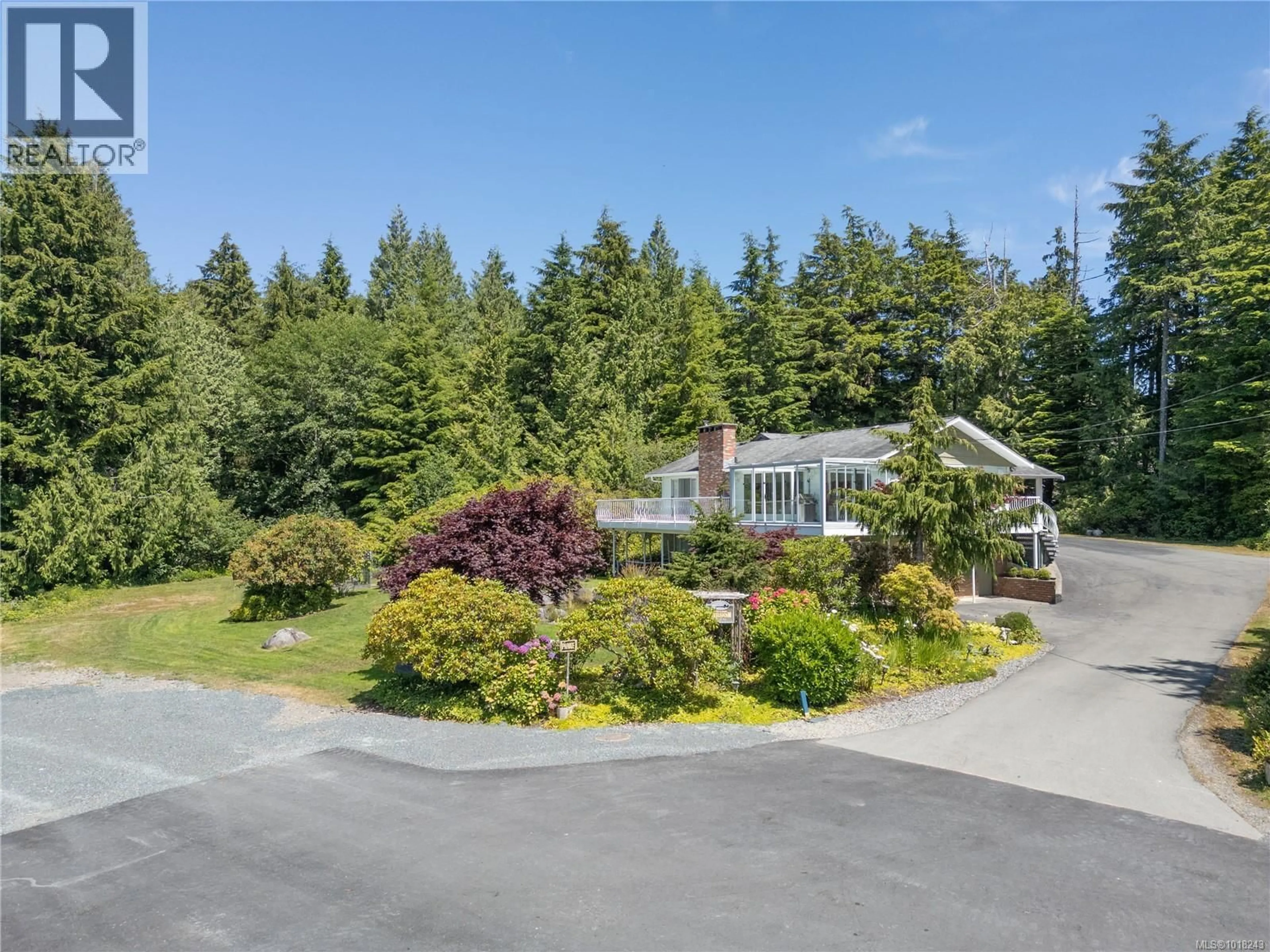 A pic from outside/outdoor area/front of a property/back of a property/a pic from drone, unknown for 270 CEDAR STREET, Tofino British Columbia V0R2Z0
