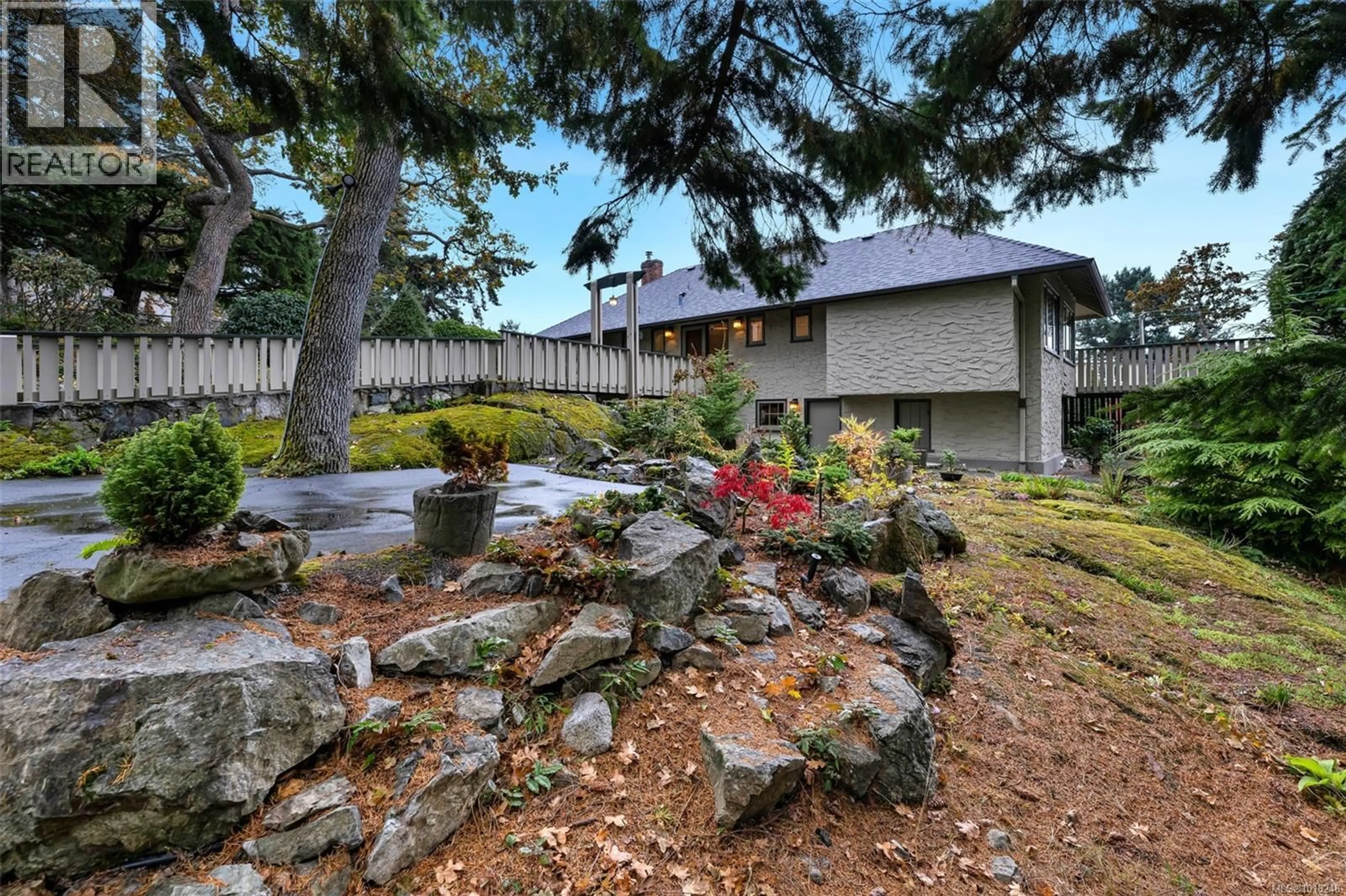 Patio, mountain view for 2850 SEA VIEW ROAD, Saanich British Columbia V8N1K8