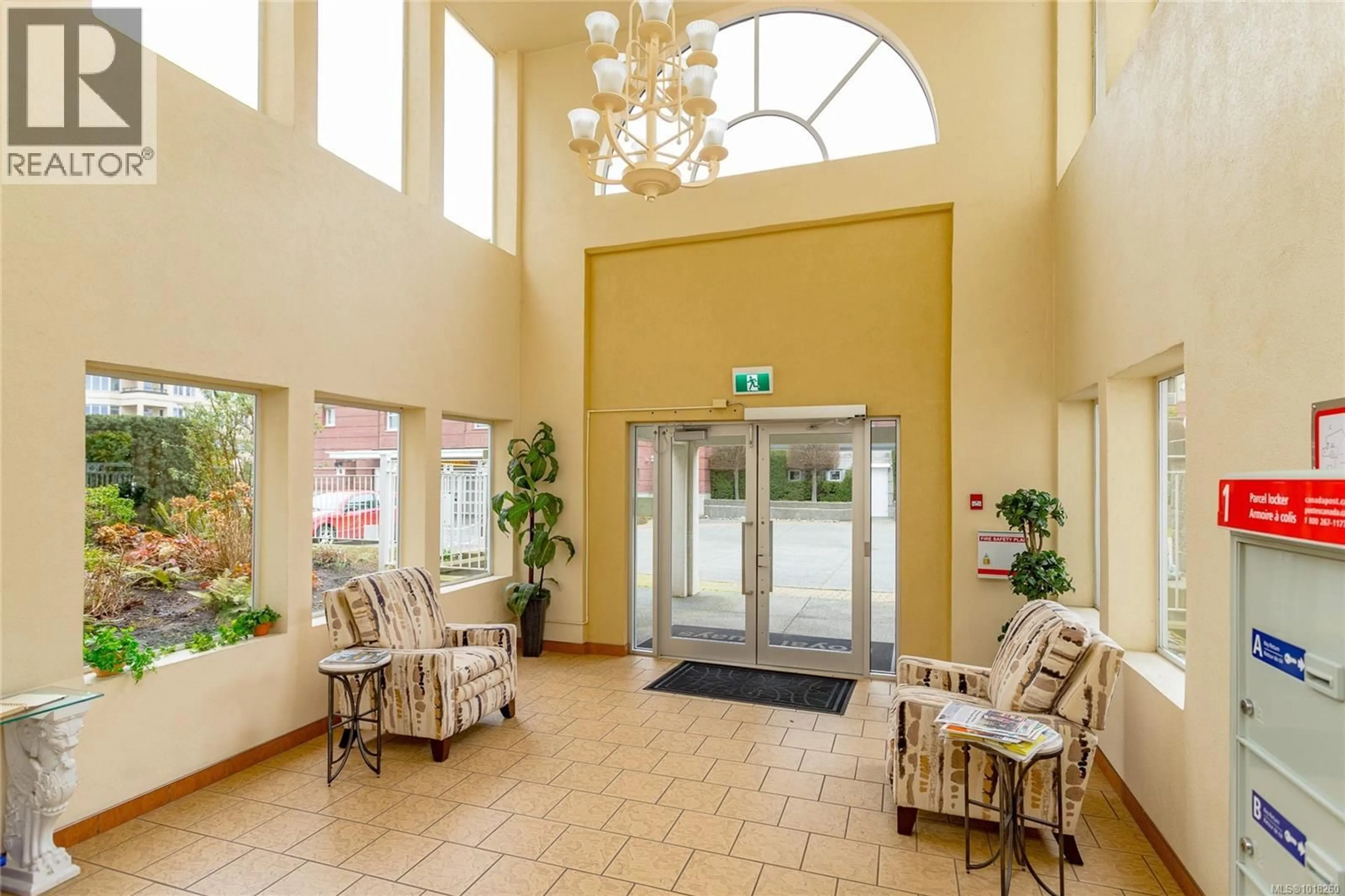 Indoor foyer for 405 - 11 COOPERAGE PLACE, Victoria British Columbia V9A7J9