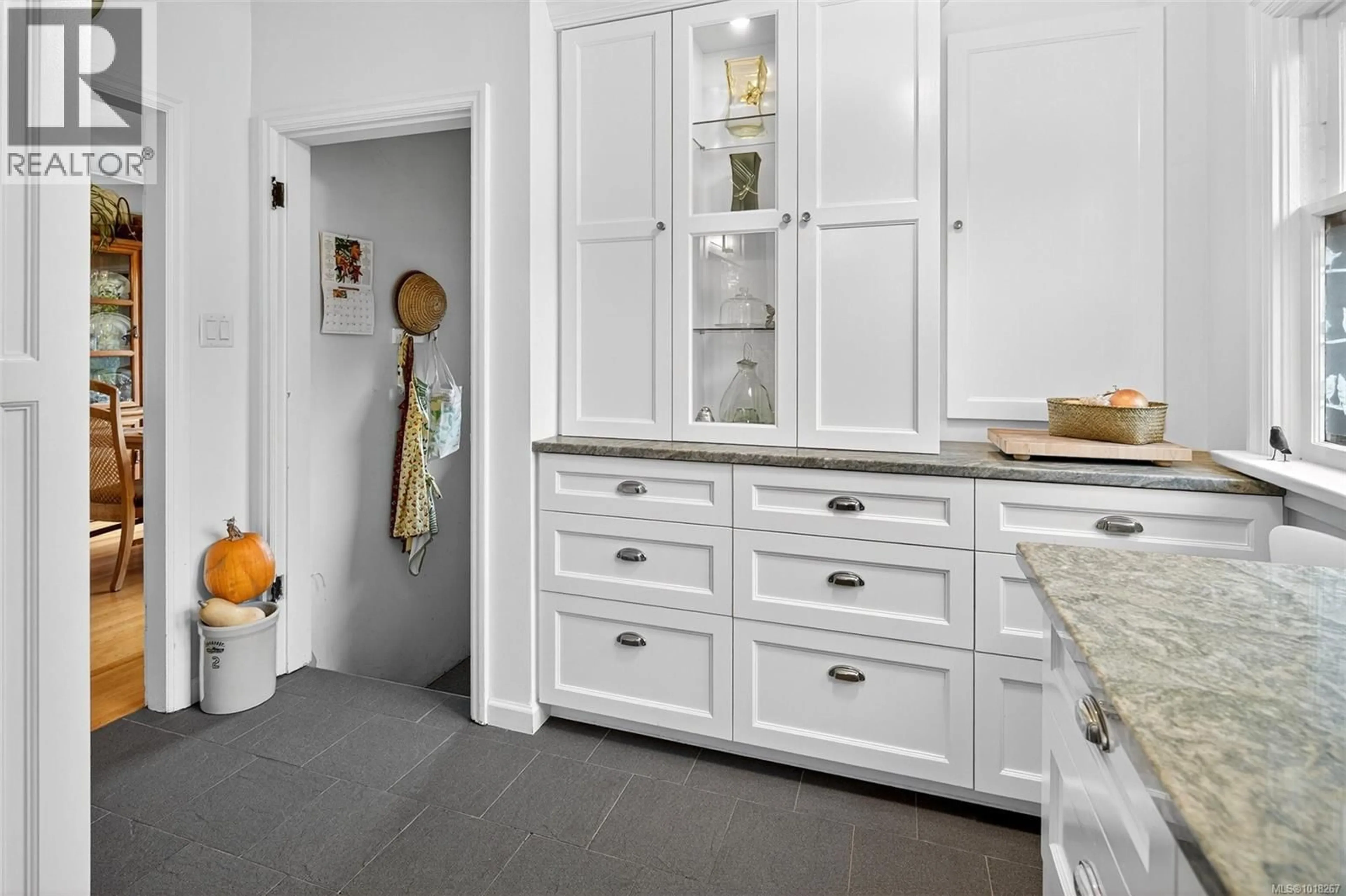 Unknown for 416 RICHMOND AVENUE, Victoria British Columbia V8S3Y4