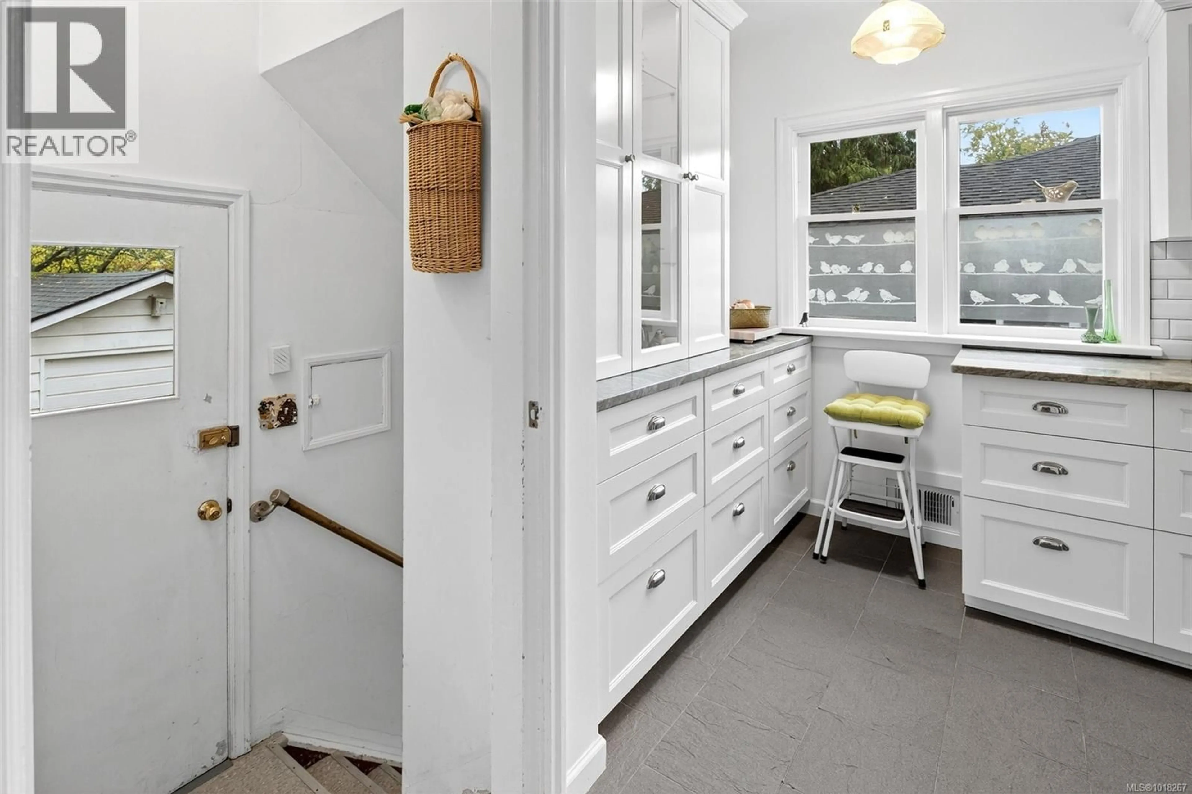 Laundry room for 416 RICHMOND AVENUE, Victoria British Columbia V8S3Y4