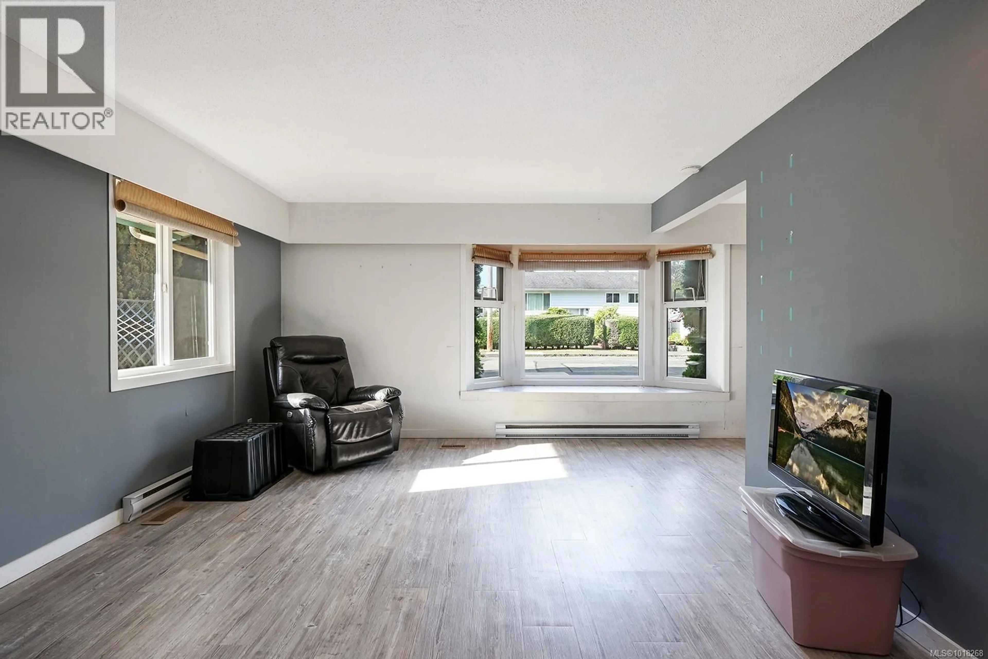 Living room with furniture, unknown for 1110 URQUHART AVENUE, Courtenay British Columbia V9N3K5