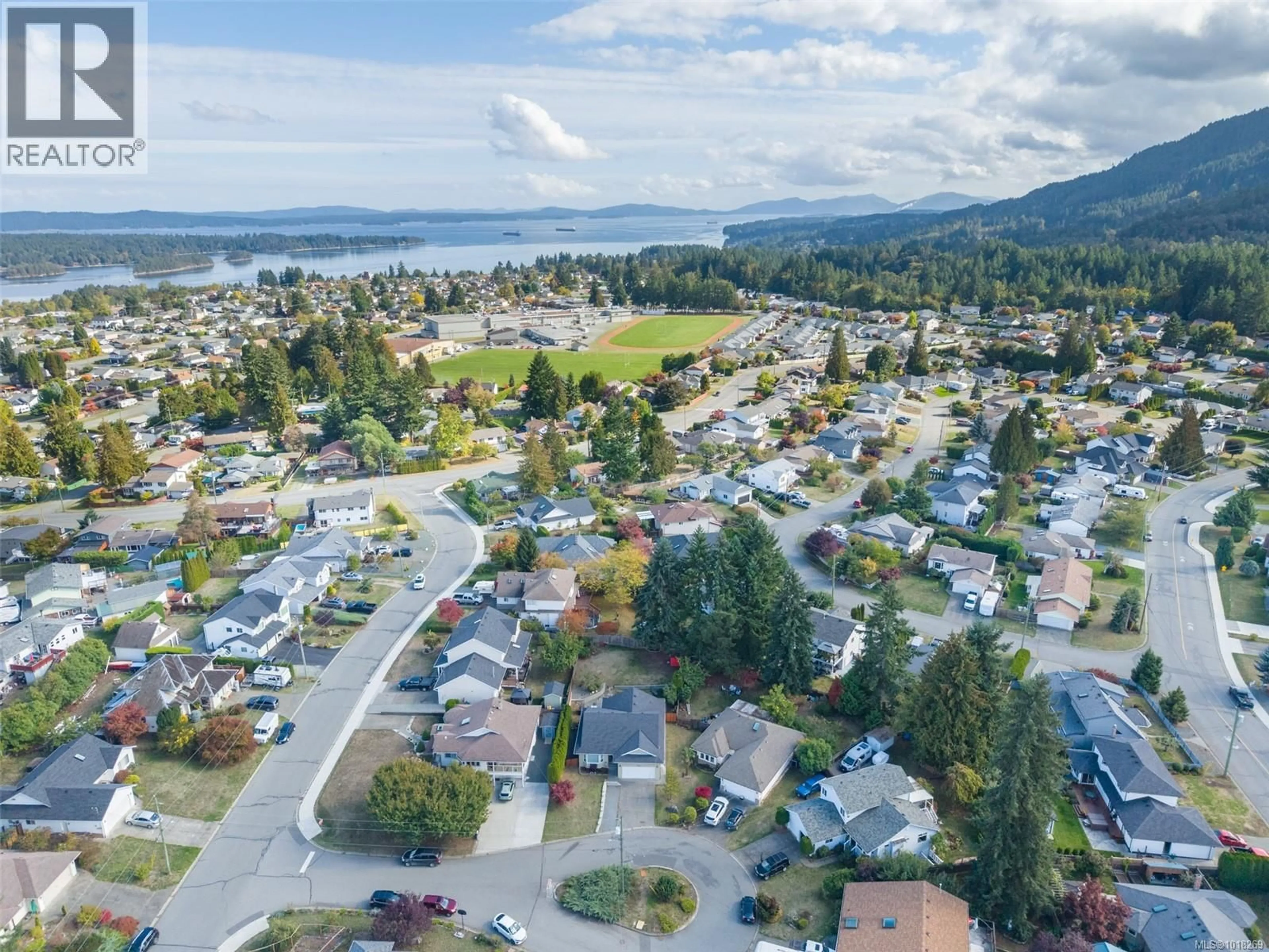A pic from outside/outdoor area/front of a property/back of a property/a pic from drone, mountain view for 753 DE FRANE COURT, Ladysmith British Columbia V9G1P1