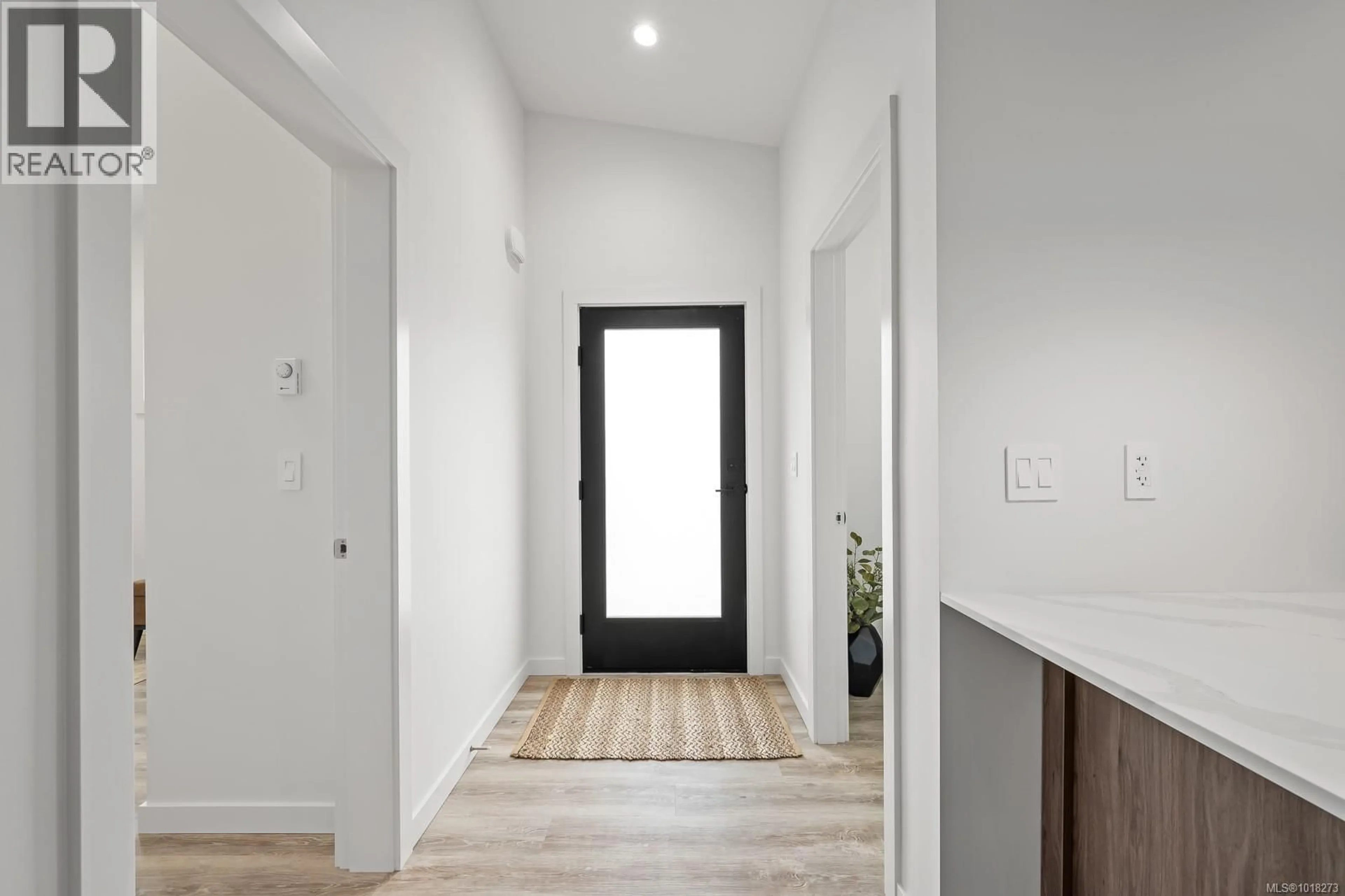Indoor entryway for 47 - 3025 ROYSTON ROAD, Cumberland British Columbia V0R1S0