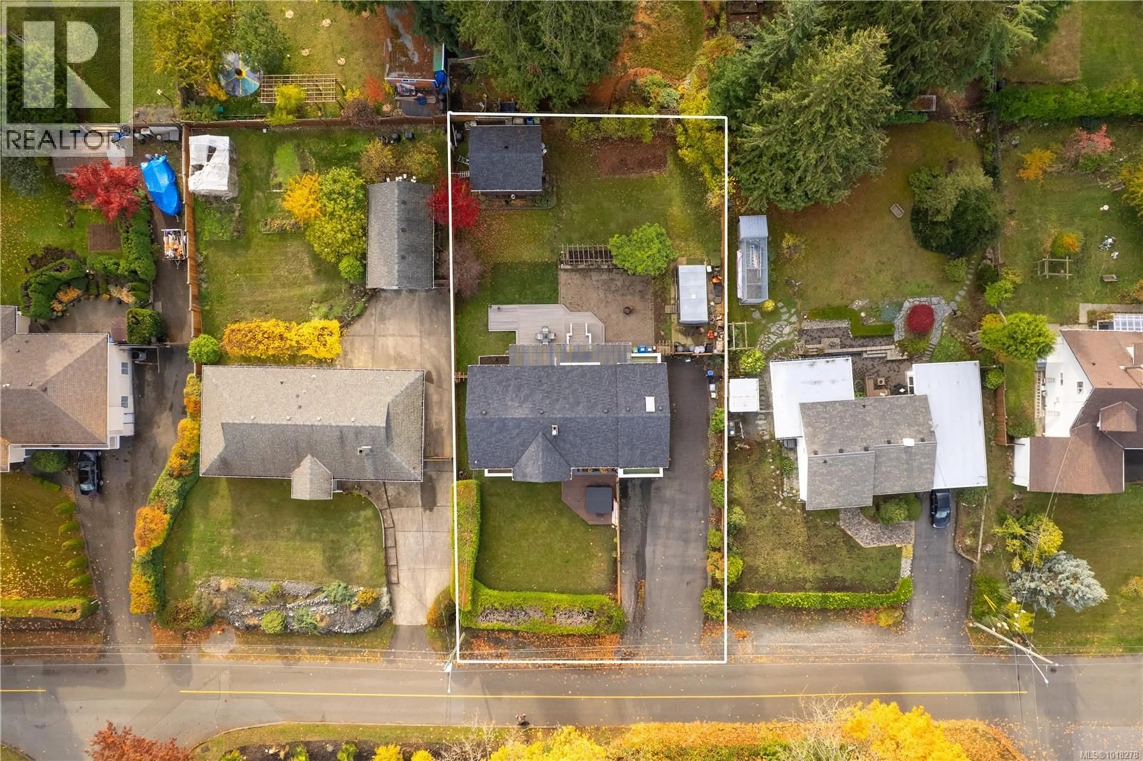 A pic from outside/outdoor area/front of a property/back of a property/a pic from drone, street for 6081 PARKWAY DRIVE, Nanaimo British Columbia V9V1G2