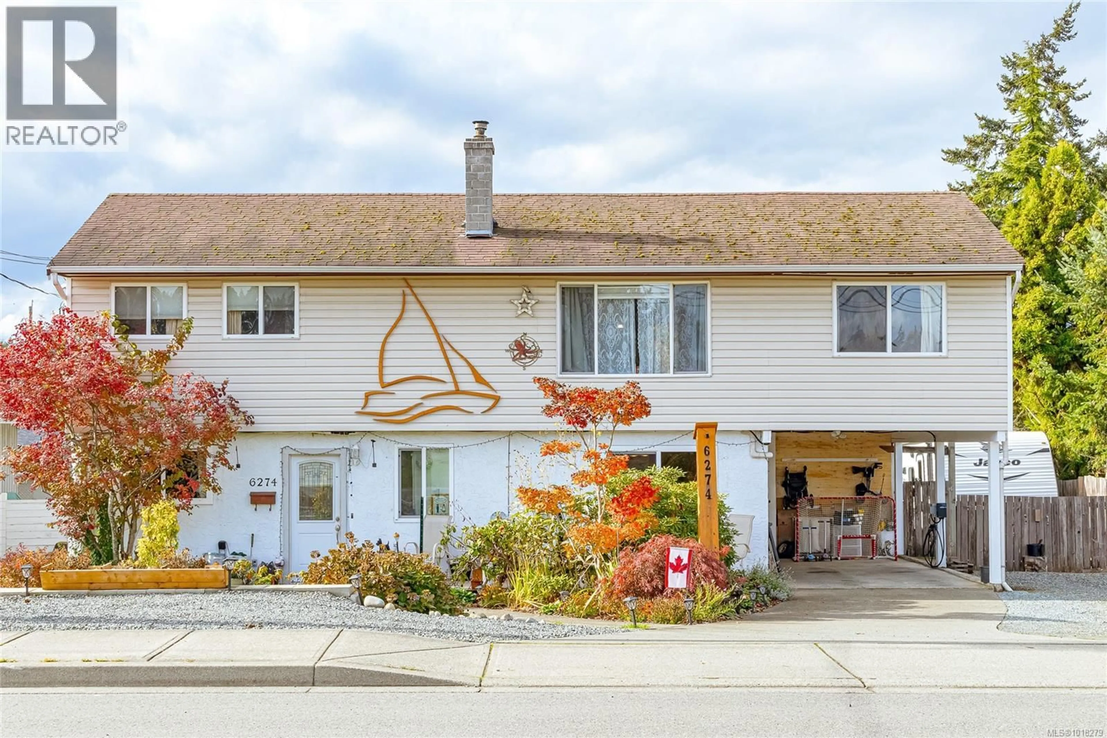 Home with vinyl exterior material, unknown for 6274 SOMENOS ROAD, Duncan British Columbia V9L4E9