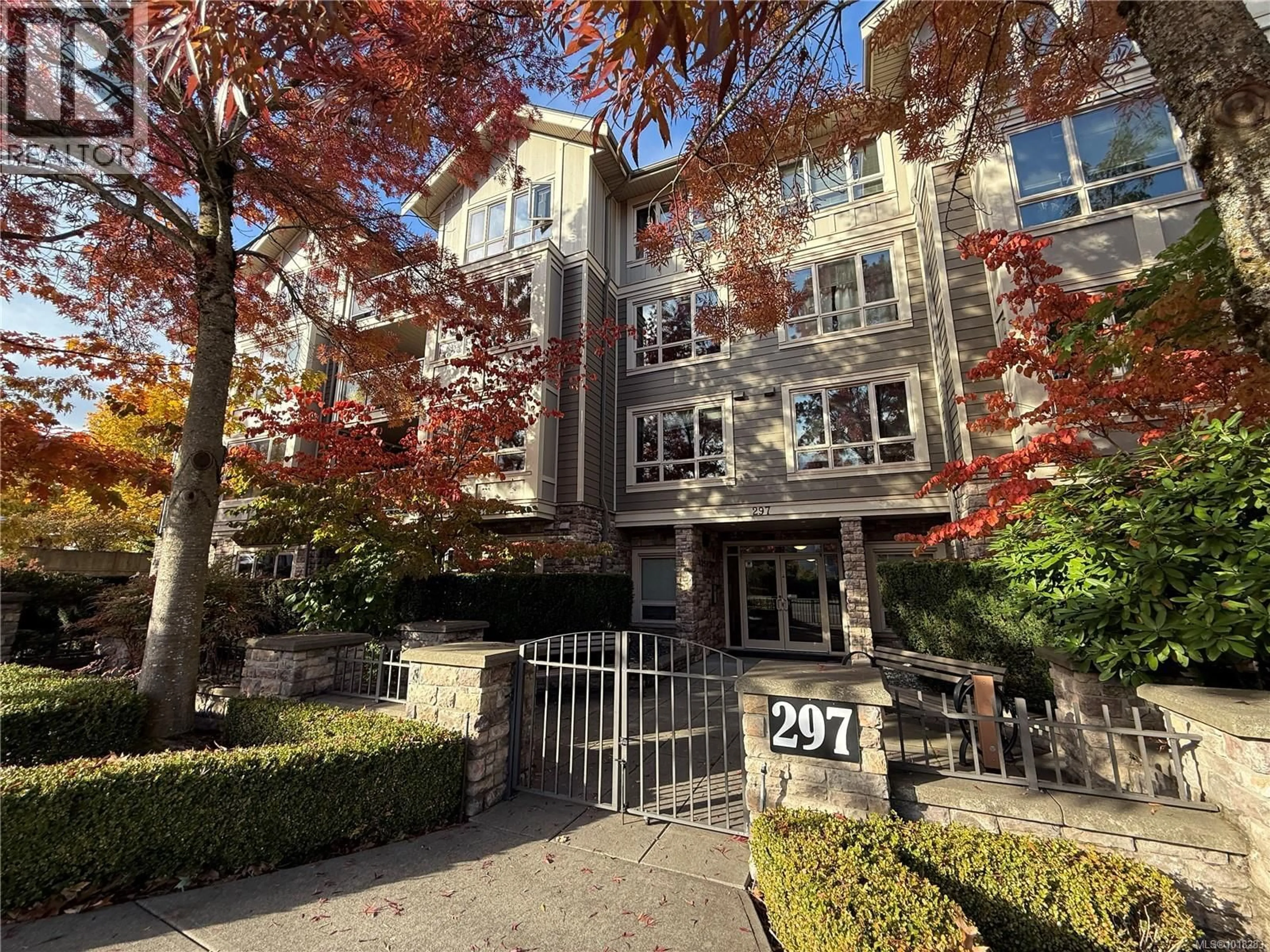 Indoor foyer for 404 - 297 HIRST AVENUE WEST, Parksville British Columbia V9P0A4