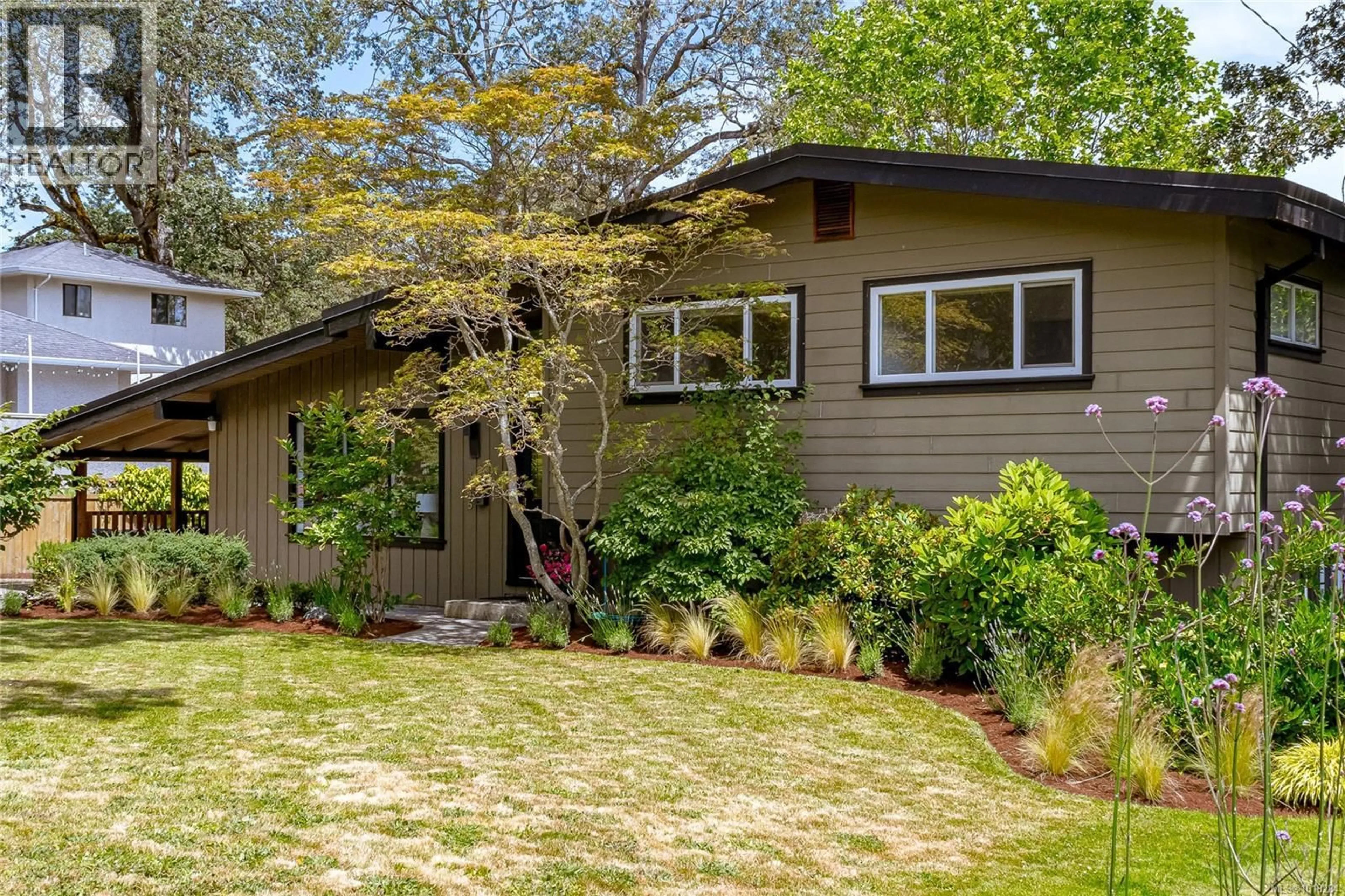 Home with vinyl exterior material, unknown for 3515 CARDIFF PLACE, Oak Bay British Columbia V8P4Z2