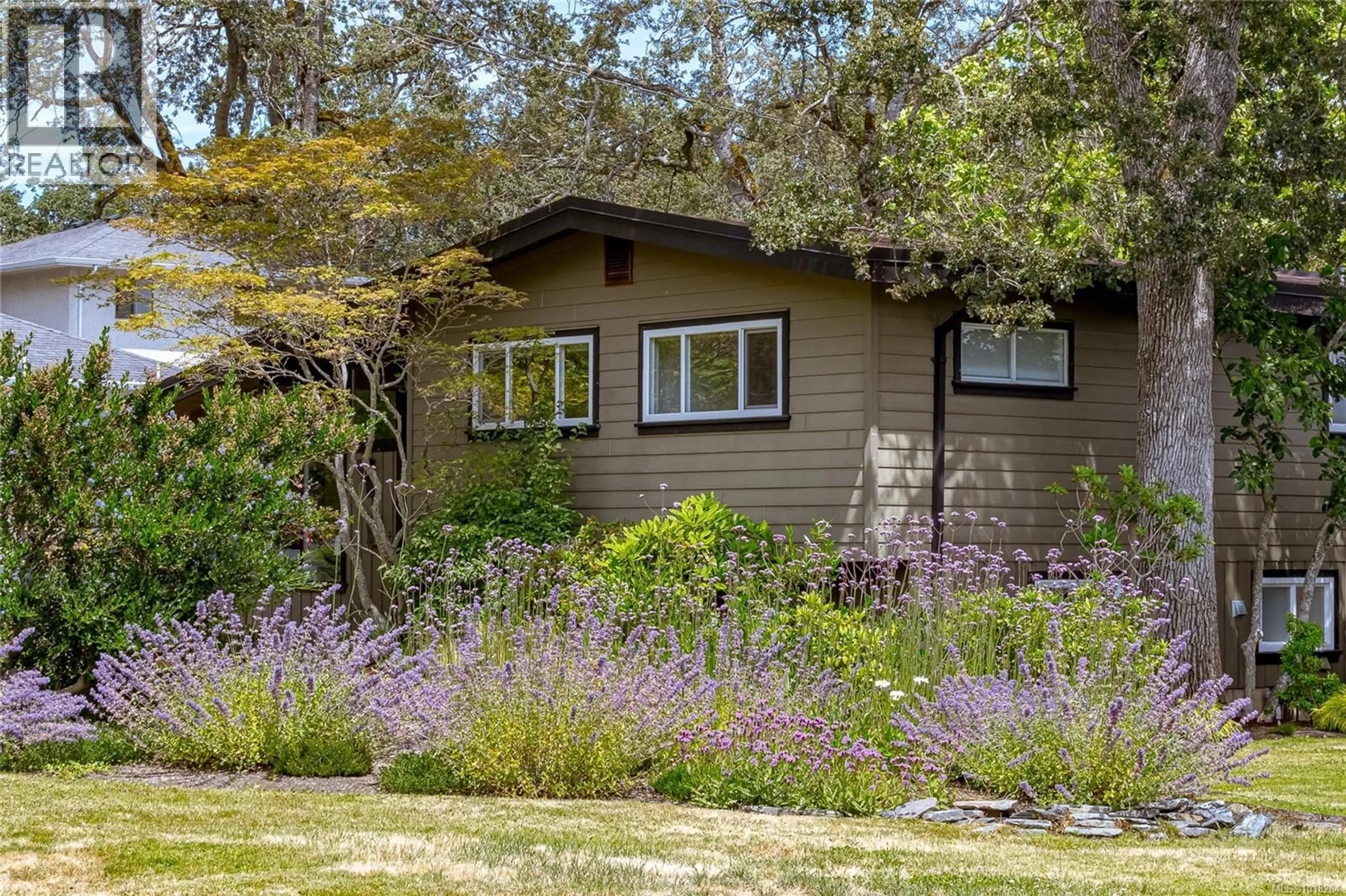 Home with vinyl exterior material, unknown for 3515 CARDIFF PLACE, Oak Bay British Columbia V8P4Z2