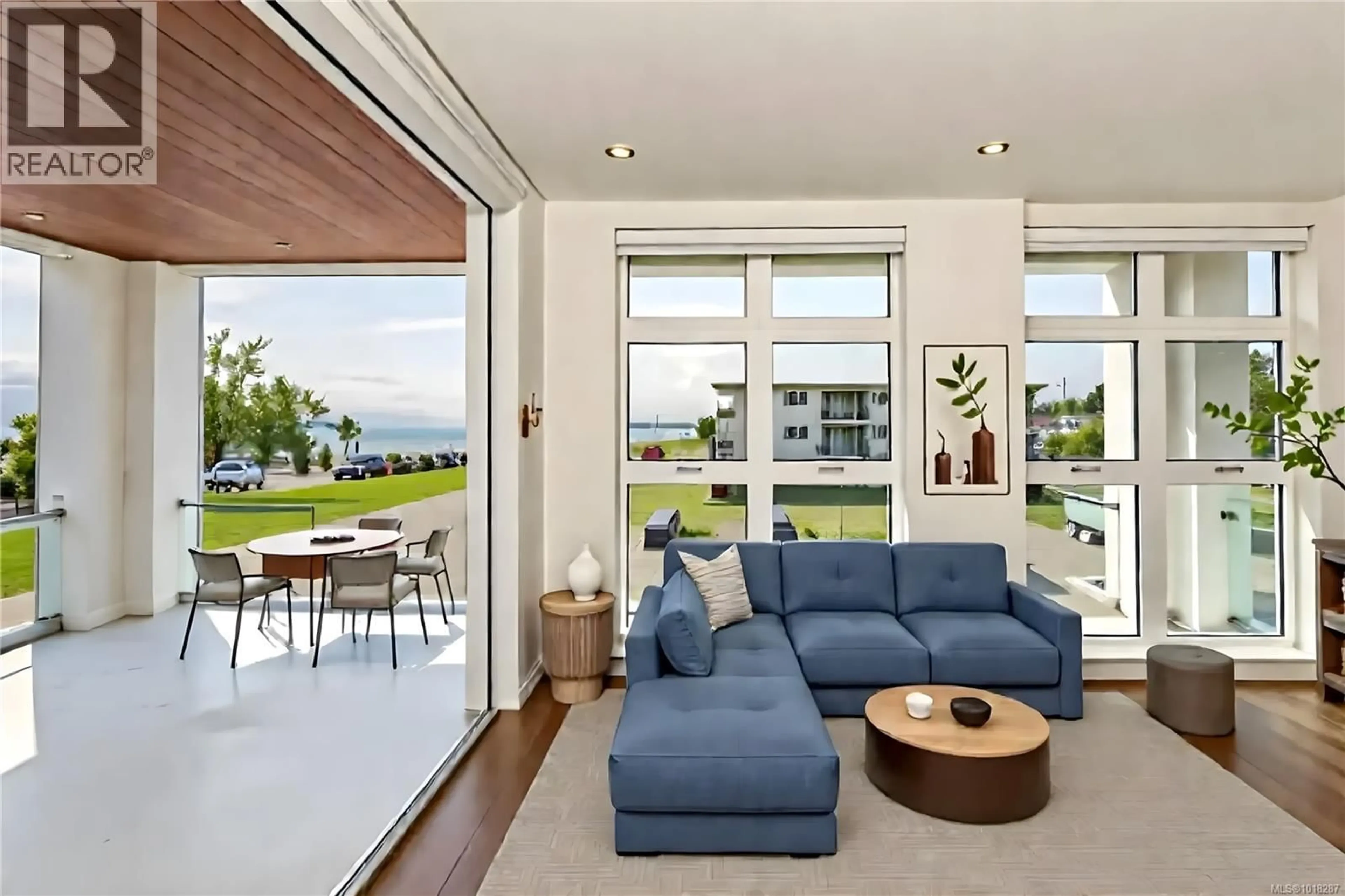 Living room with furniture, unknown for 204 - 9570 FIFTH STREET, Sidney British Columbia V8L2W5