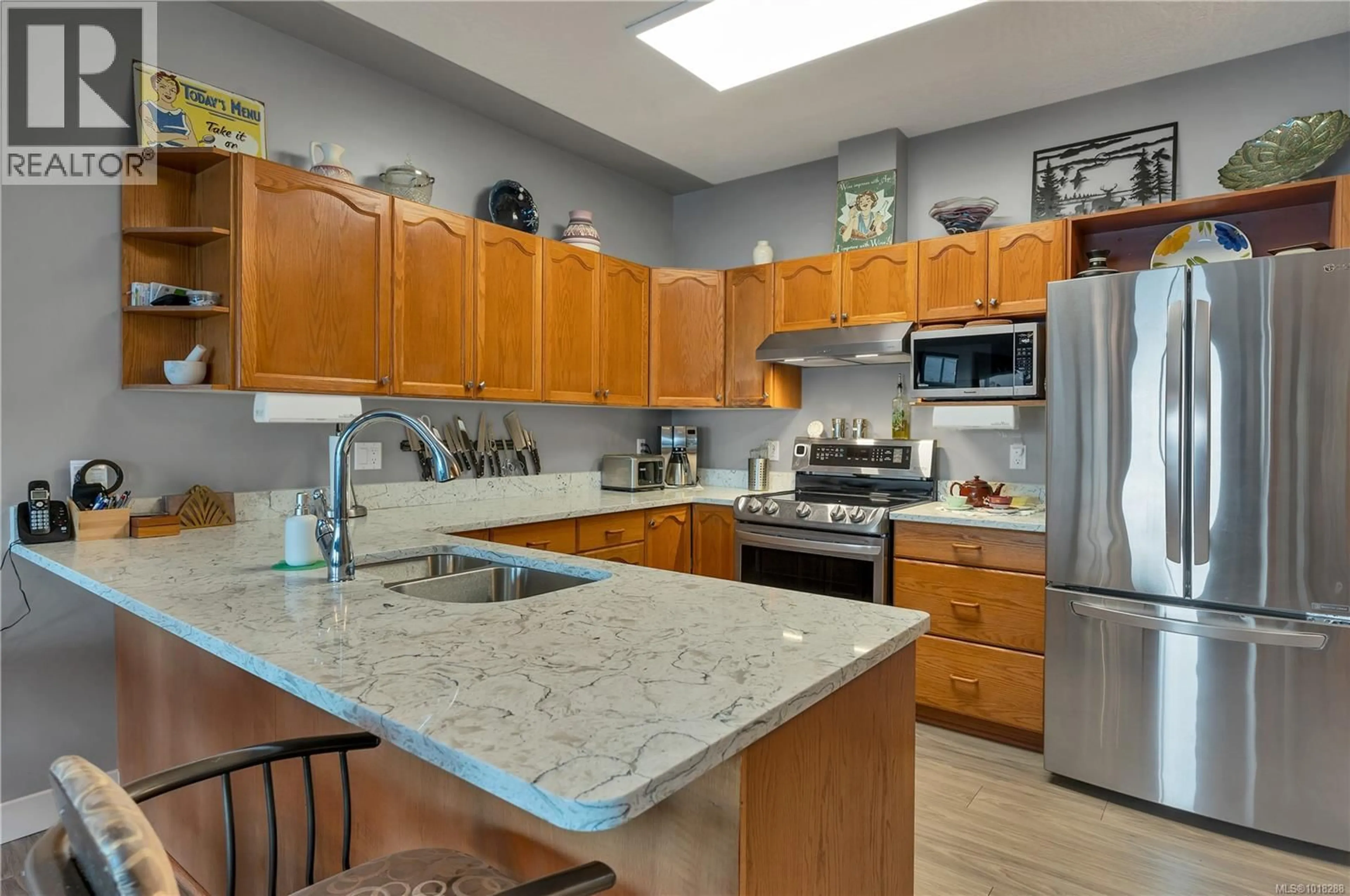 Open concept kitchen, unknown for 304 - 1350 ISLAND HIGHWAY SOUTH, Campbell River British Columbia V9W1B7