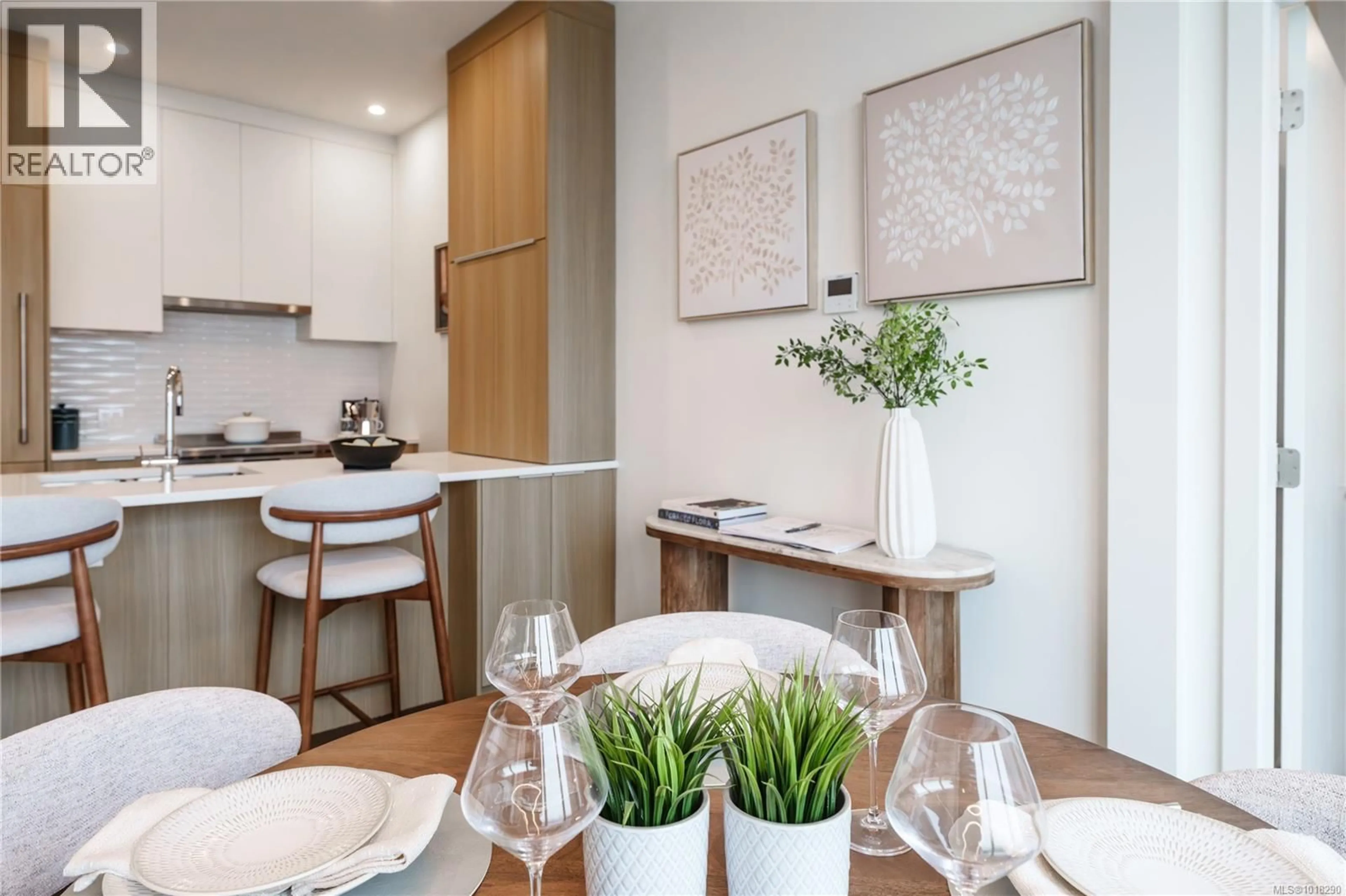 Unknown for 302 - 9570 FIFTH STREET, Sidney British Columbia V8L2W5