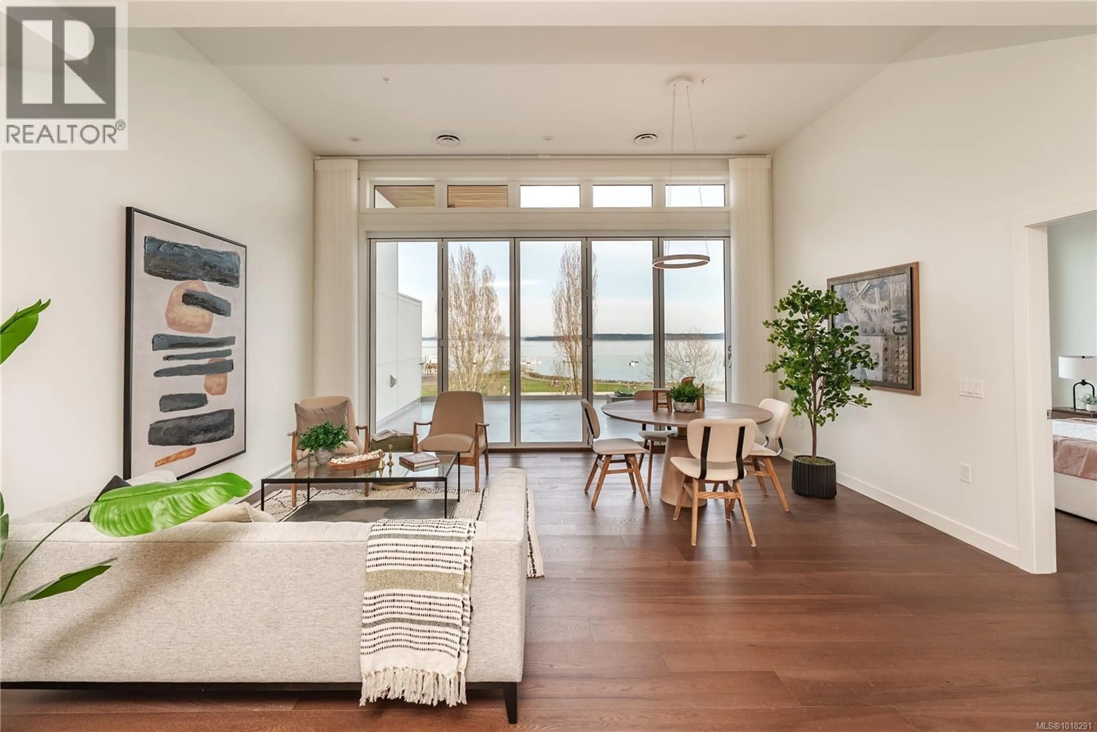 Living room with furniture, unknown for 403 - 9570 FIFTH STREET, Sidney British Columbia V8L2W5