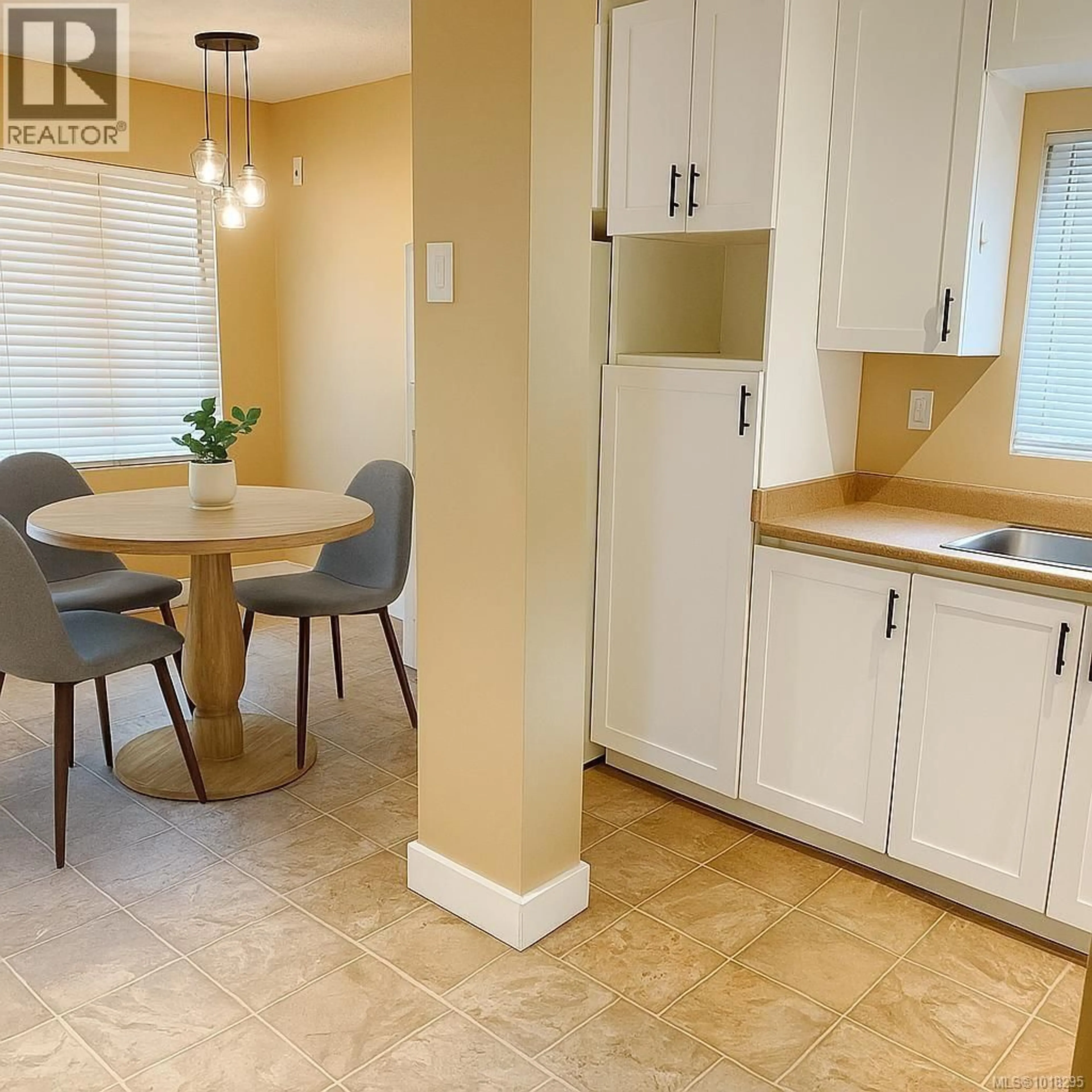 Open concept kitchen, ceramic/tile floor for 41 - 444 BRUCE AVENUE, Nanaimo British Columbia V9R5W5