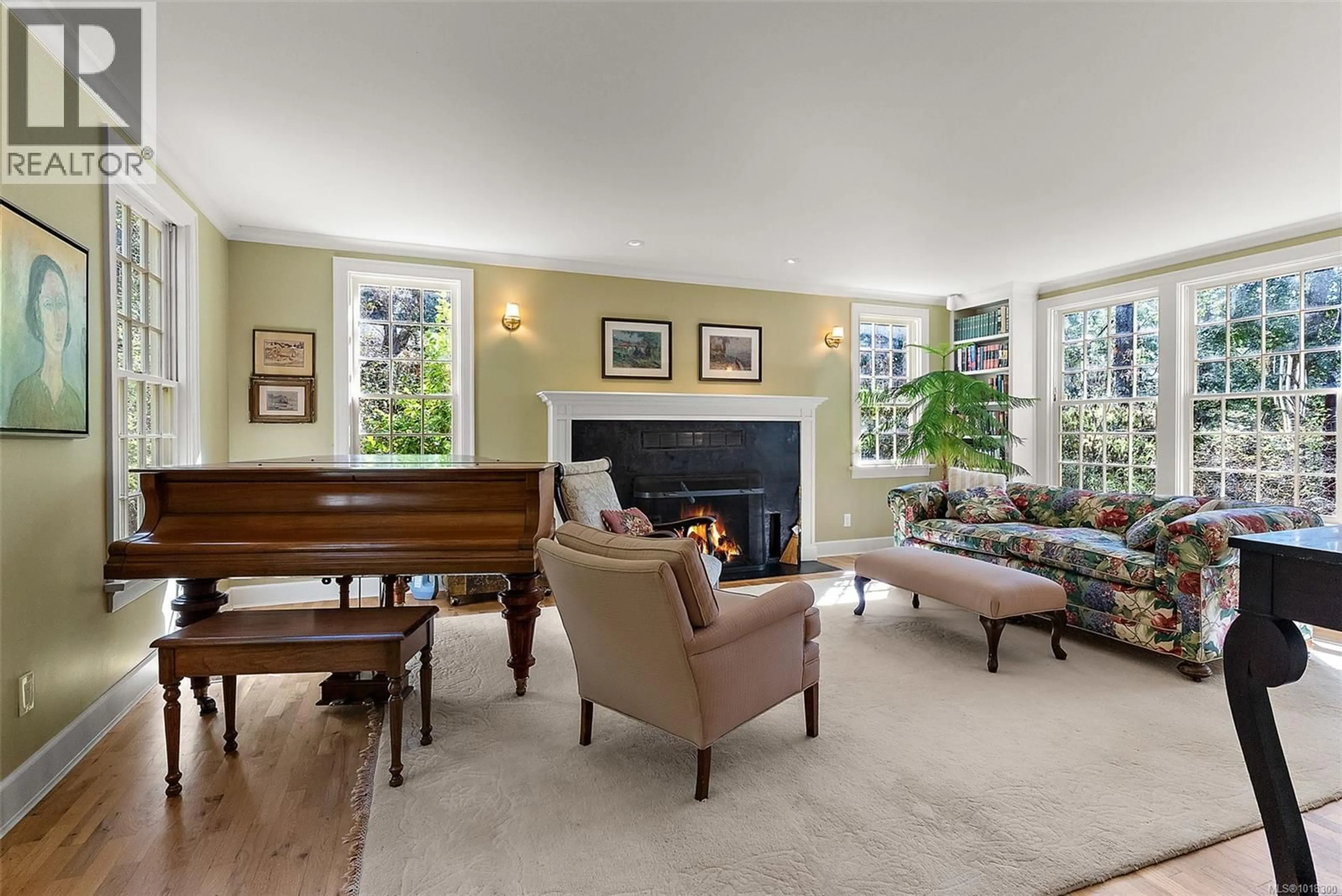 Living room with furniture, unknown for 800 BARDSEY LANE, Central Saanich British Columbia V8M1S4